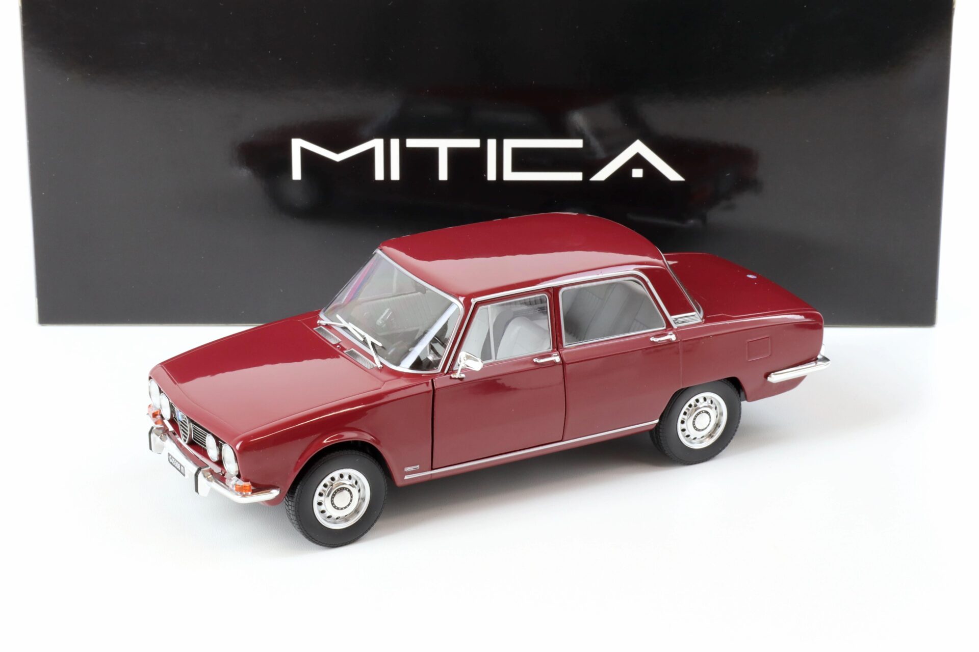 1:18 MITICA 1968 Alfa Romeo 1750 Berlina 1-Series Prugna 525 red