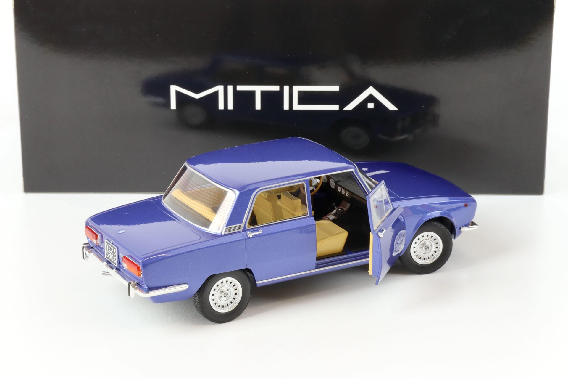 1:18 MITICA 1971 Alfa Romeo 2000 Berlina blue Pervinca metallic 349