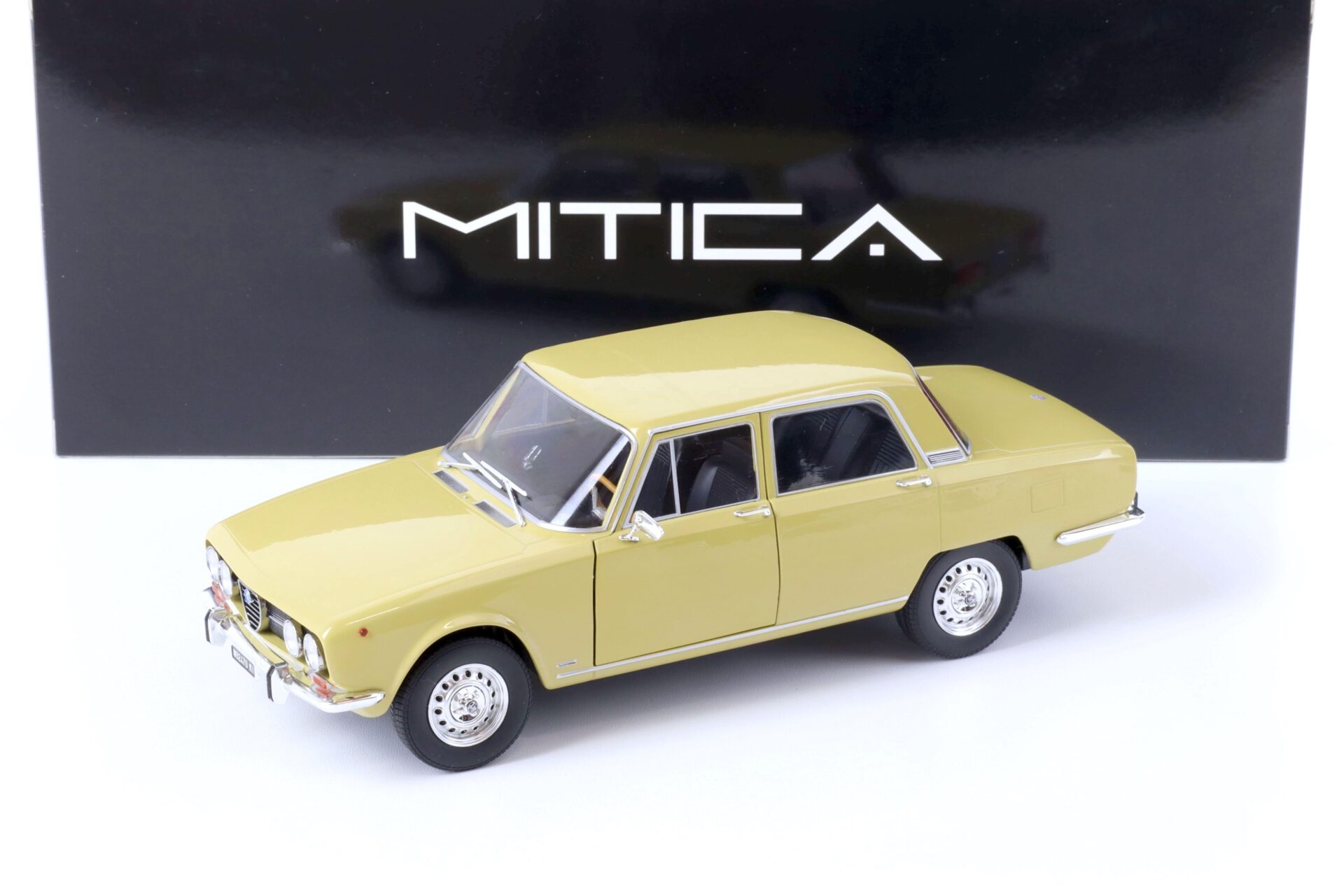 1:18 MITICA 1971 Alfa Romeo 2000 Berlina yellow Giallo Piper 116