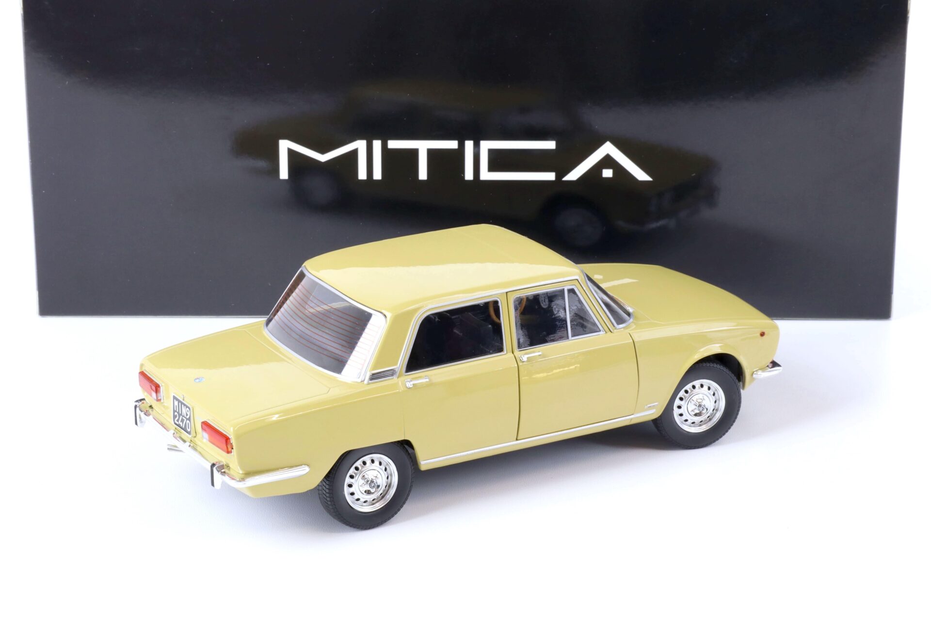 1:18 MITICA 1971 Alfa Romeo 2000 Berlina yellow Giallo Piper 116