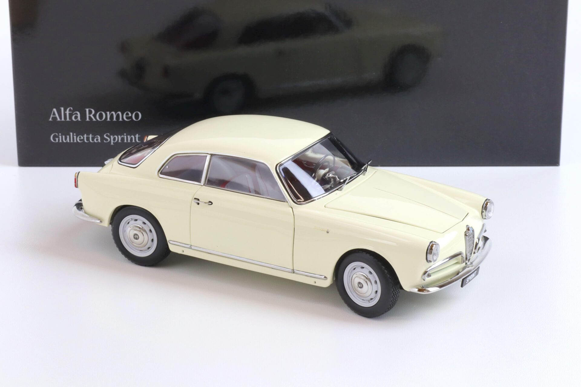 1:18 Kyosho 1954 Alfa Romeo Giulietta Sprint white 08957W