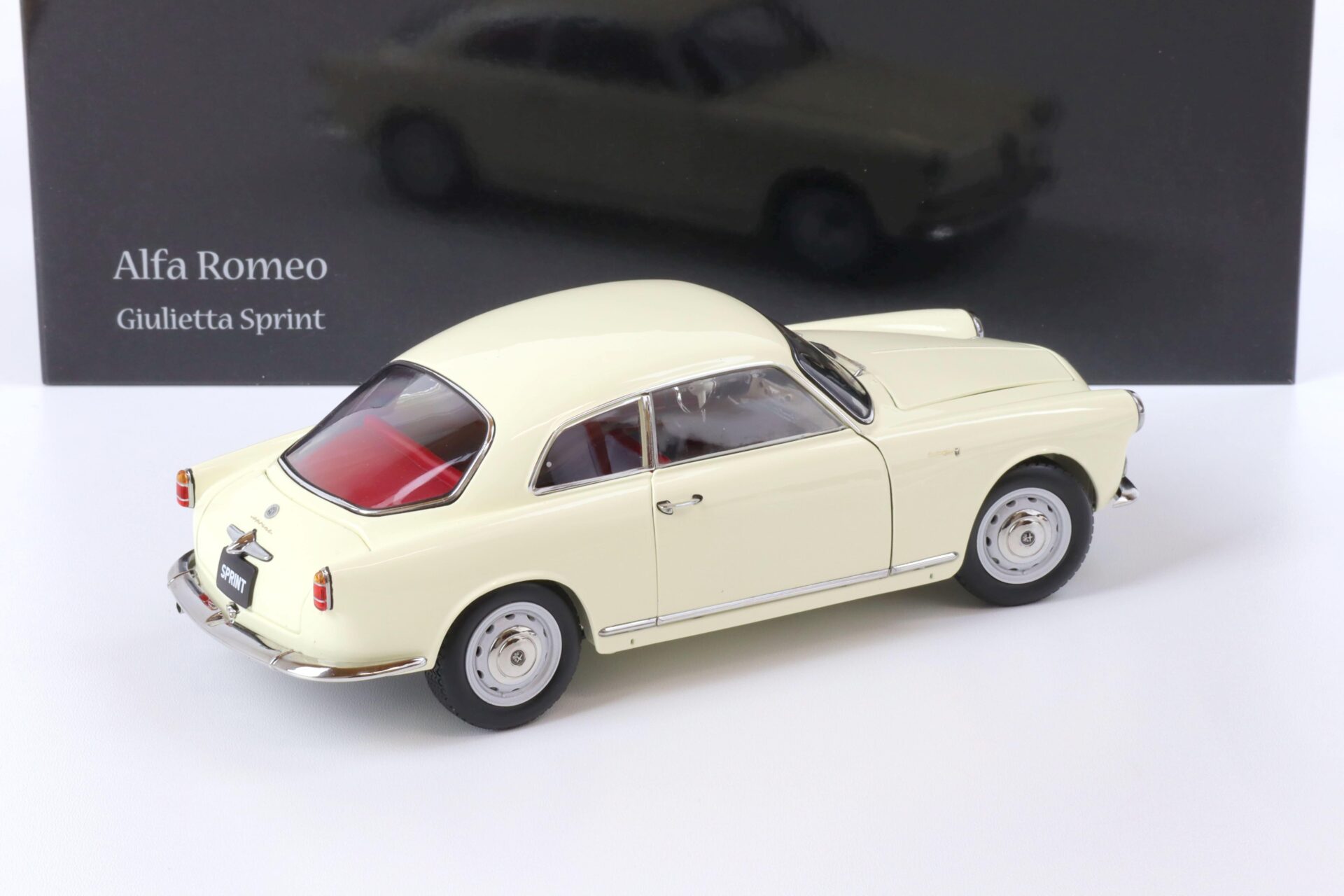 1:18 Kyosho 1954 Alfa Romeo Giulietta Sprint white 08957W