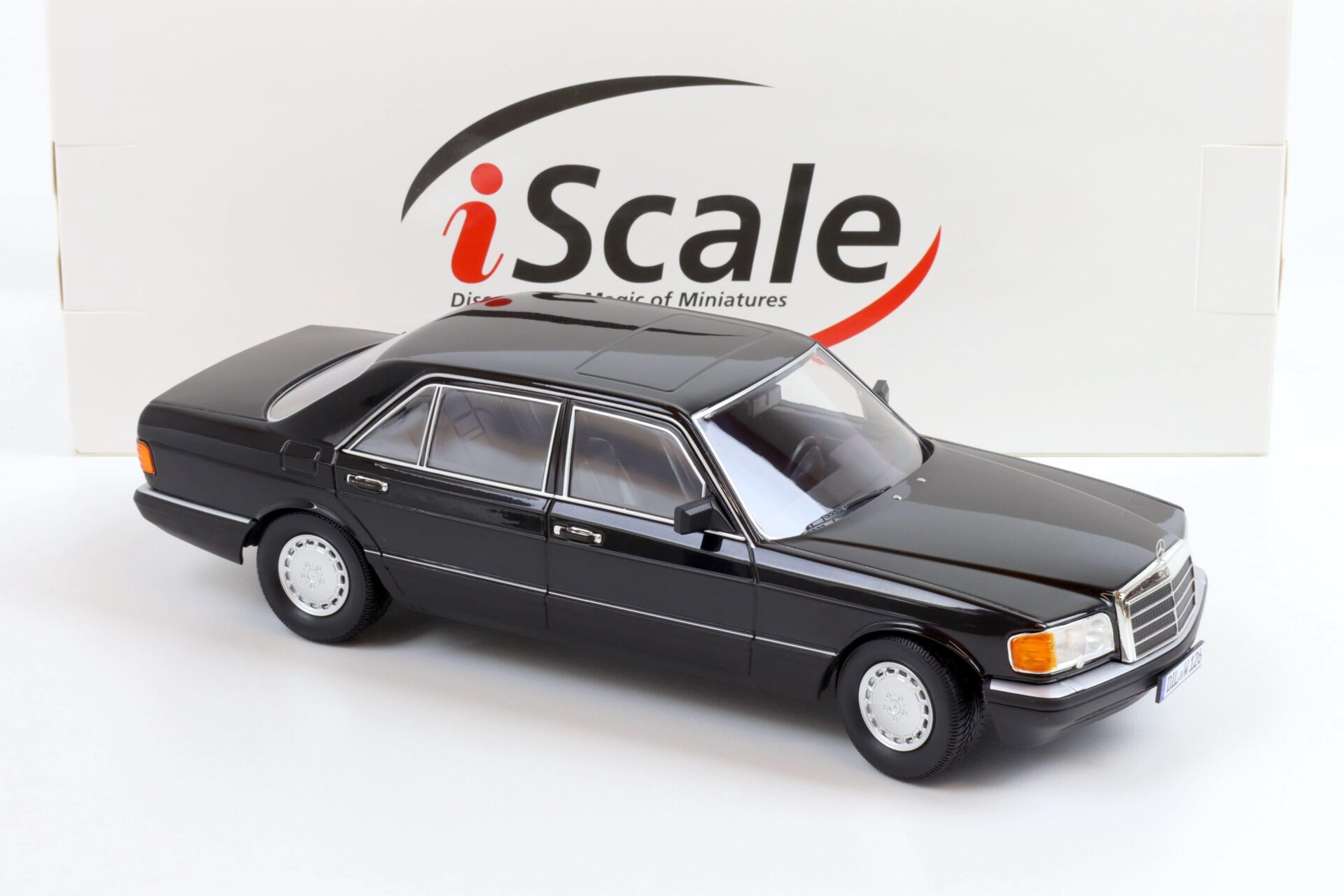 1:18 iScale Mercedes 560 SEL W126 S-Klasse black 1985