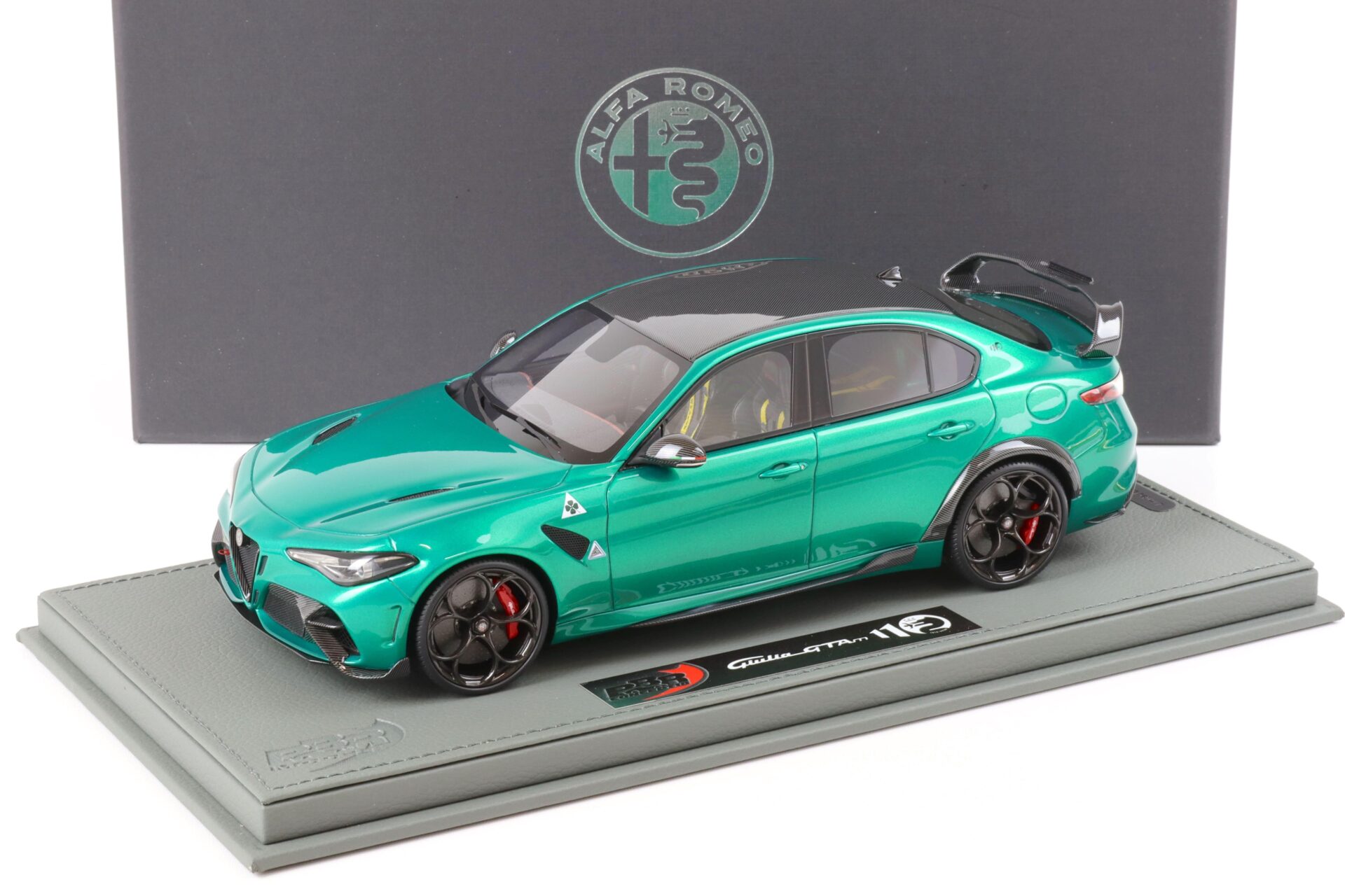 1:18 BBR Alfa Romeo Giulia GTAM Verde Montreal/ red brakes - Limited 150 pcs.
