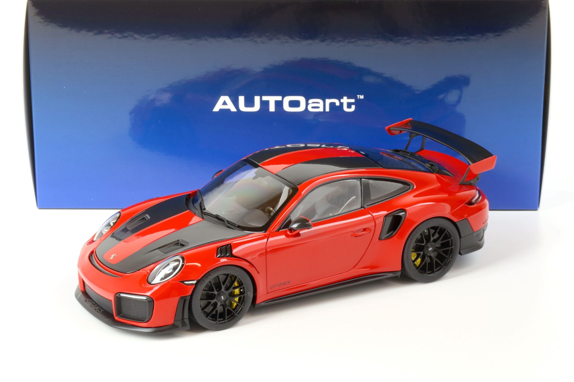 1:18 AUTOart Porsche 911 (991.2) GT2 RS 2017 Weissach Package Guards red 78173