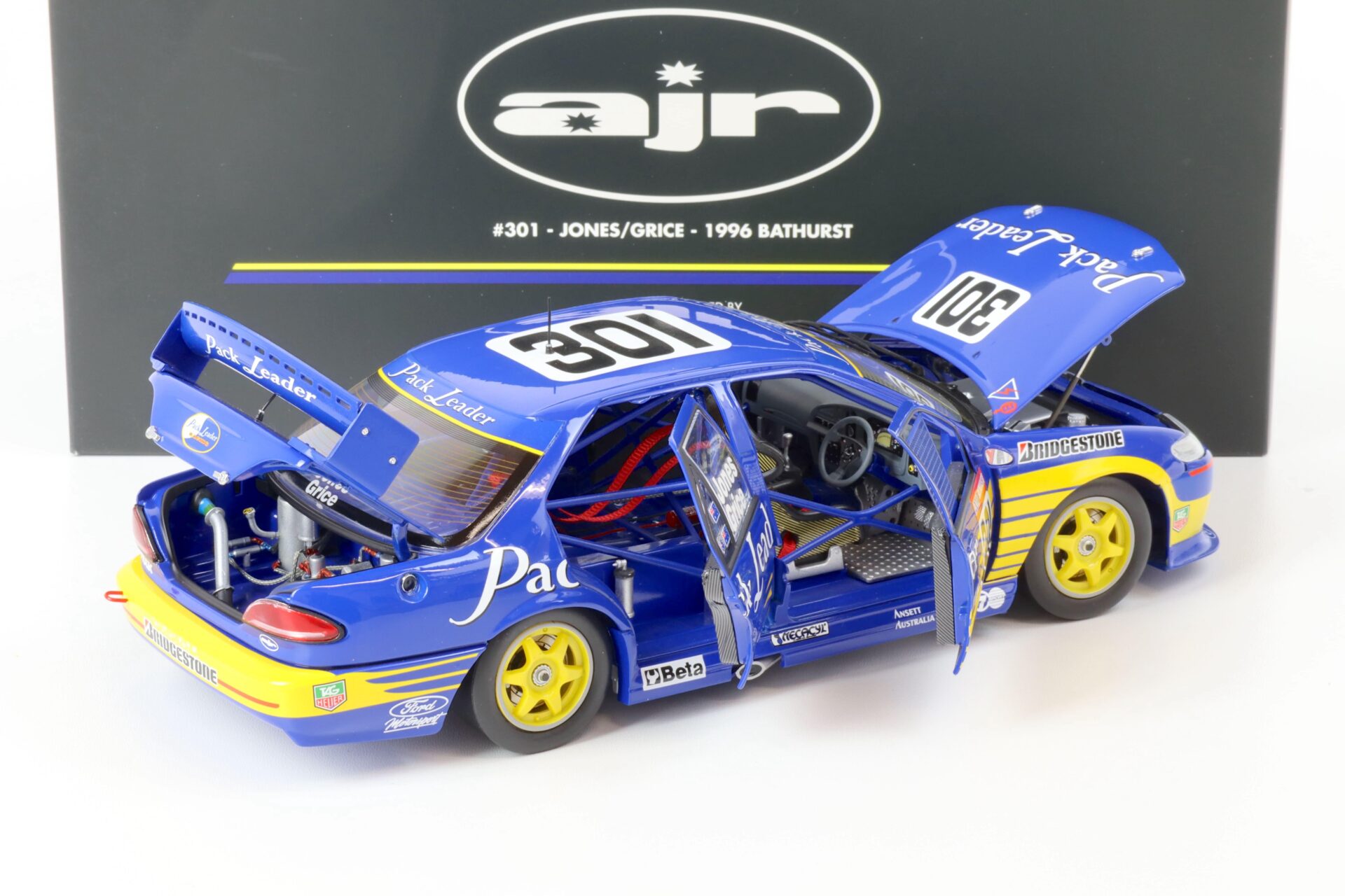 1:18 APEX Ford Falcon Pack Leader Racing #301 Jones/Grice 1996 Bathurst