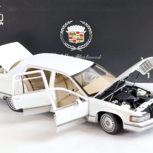 1:18 XiaoGuang Model 1993 Cadillac Fleetwood Brougham Limousine white - leather seats