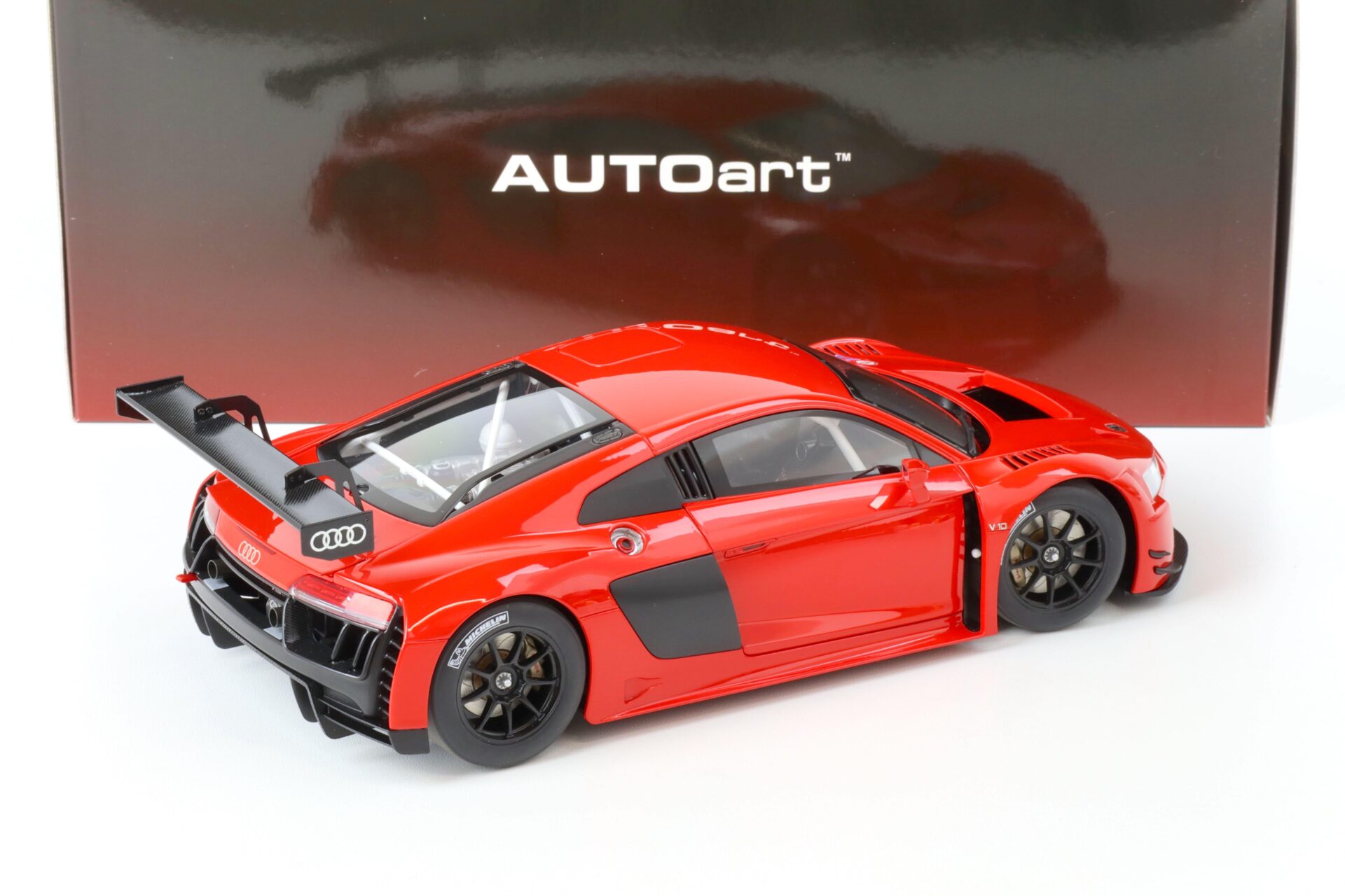 1:18 AUTOart Audi R8 LMS FIA GT GT3 Plain Color Version red 81601