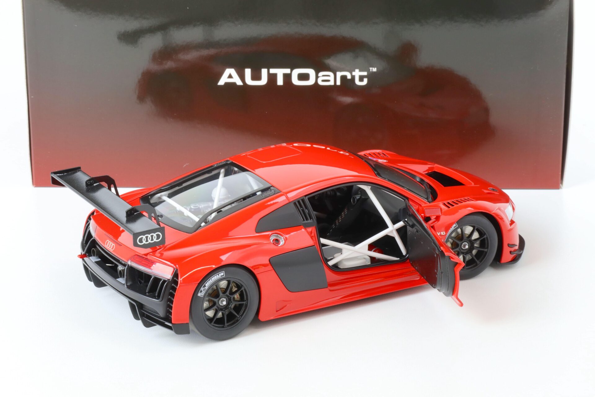 1:18 AUTOart Audi R8 LMS FIA GT GT3 Plain Color Version red 81601