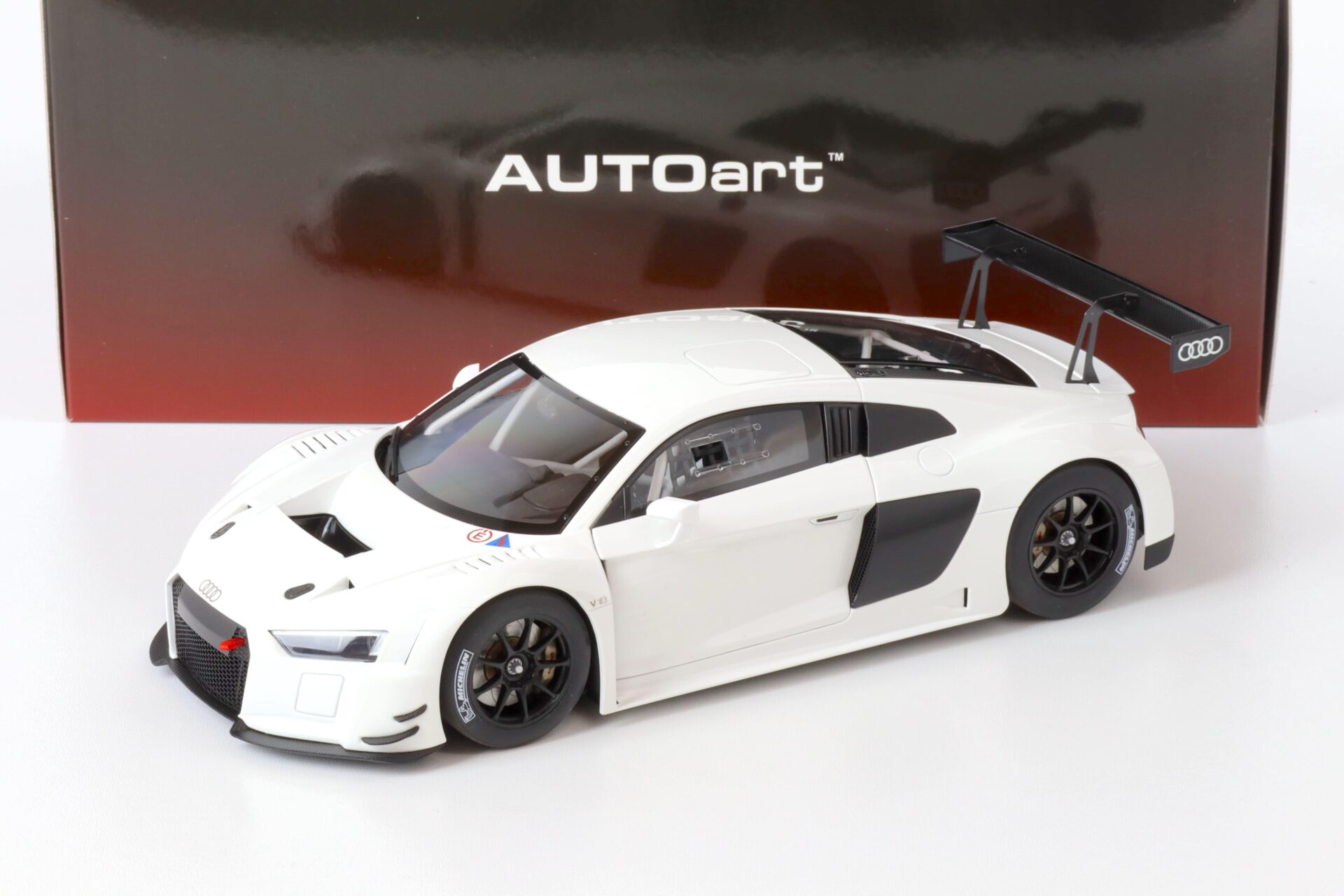 1:18 AUTOart Audi R8 LMS FIA GT GT3 Plain Color Version white 81602