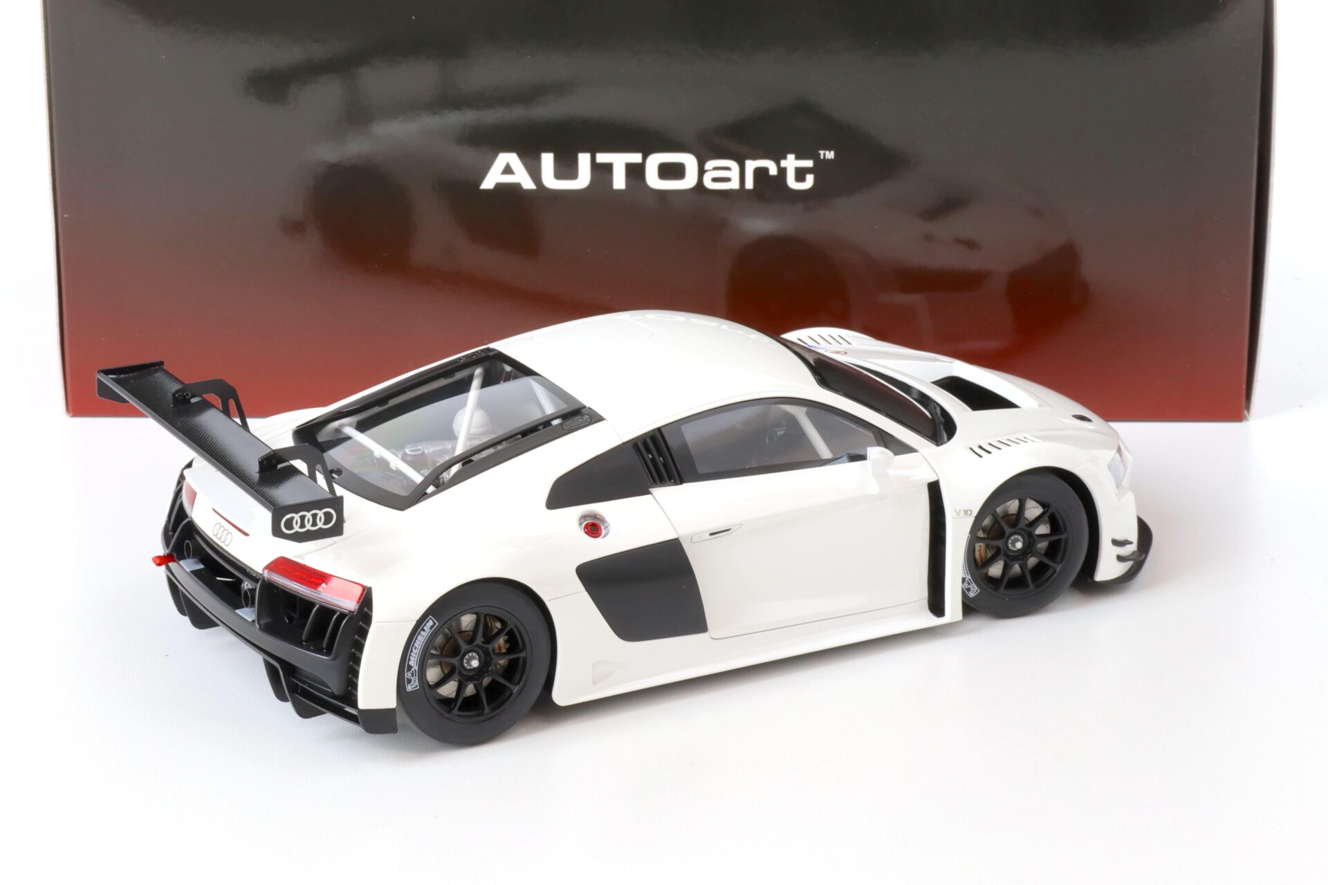 1:18 AUTOart Audi R8 LMS FIA GT GT3 Plain Color Version white 81602