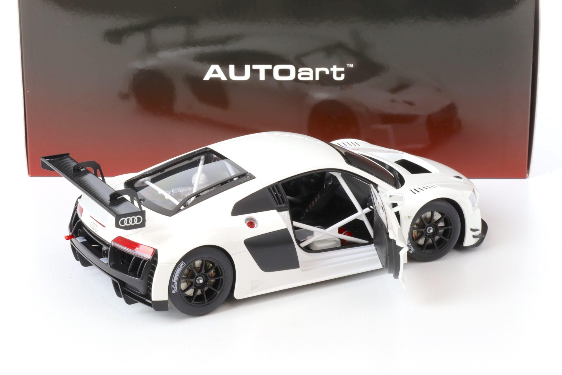 1:18 AUTOart Audi R8 LMS FIA GT GT3 Plain Color Version white 81602