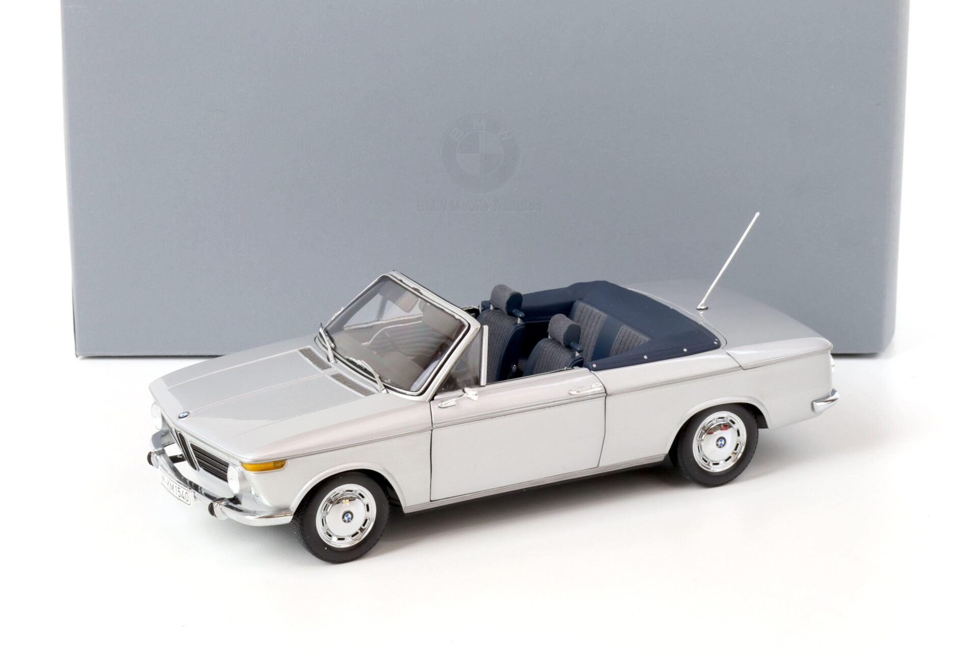 ID 67280 orig.jpg 1:18 Minichamps BMW 1600 Cabrio Convertible silver DEALER VERSION