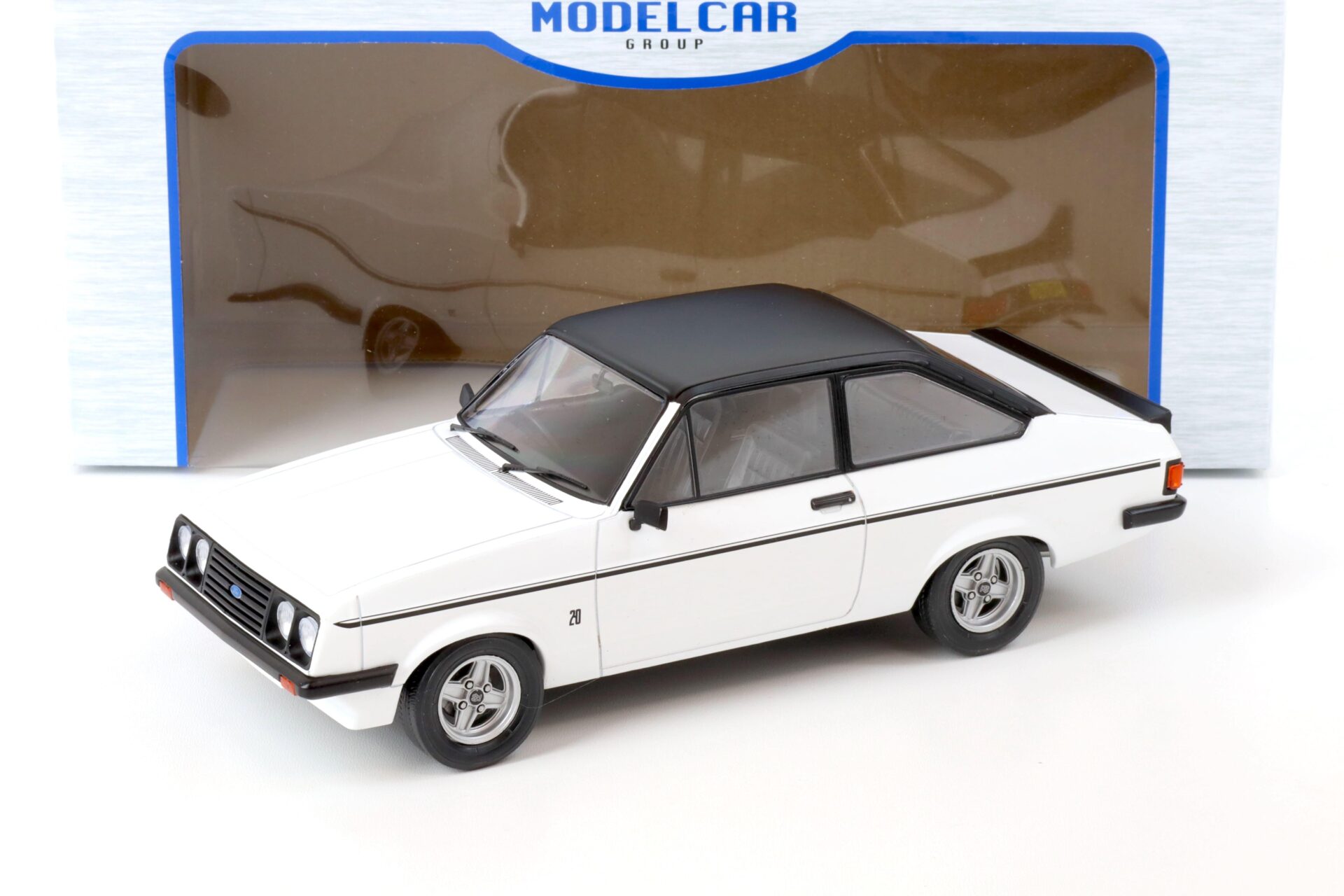 ID 67483 orig.jpg 1:18 MCG Ford Escort MK II RS 2000 RHD white/ matt black