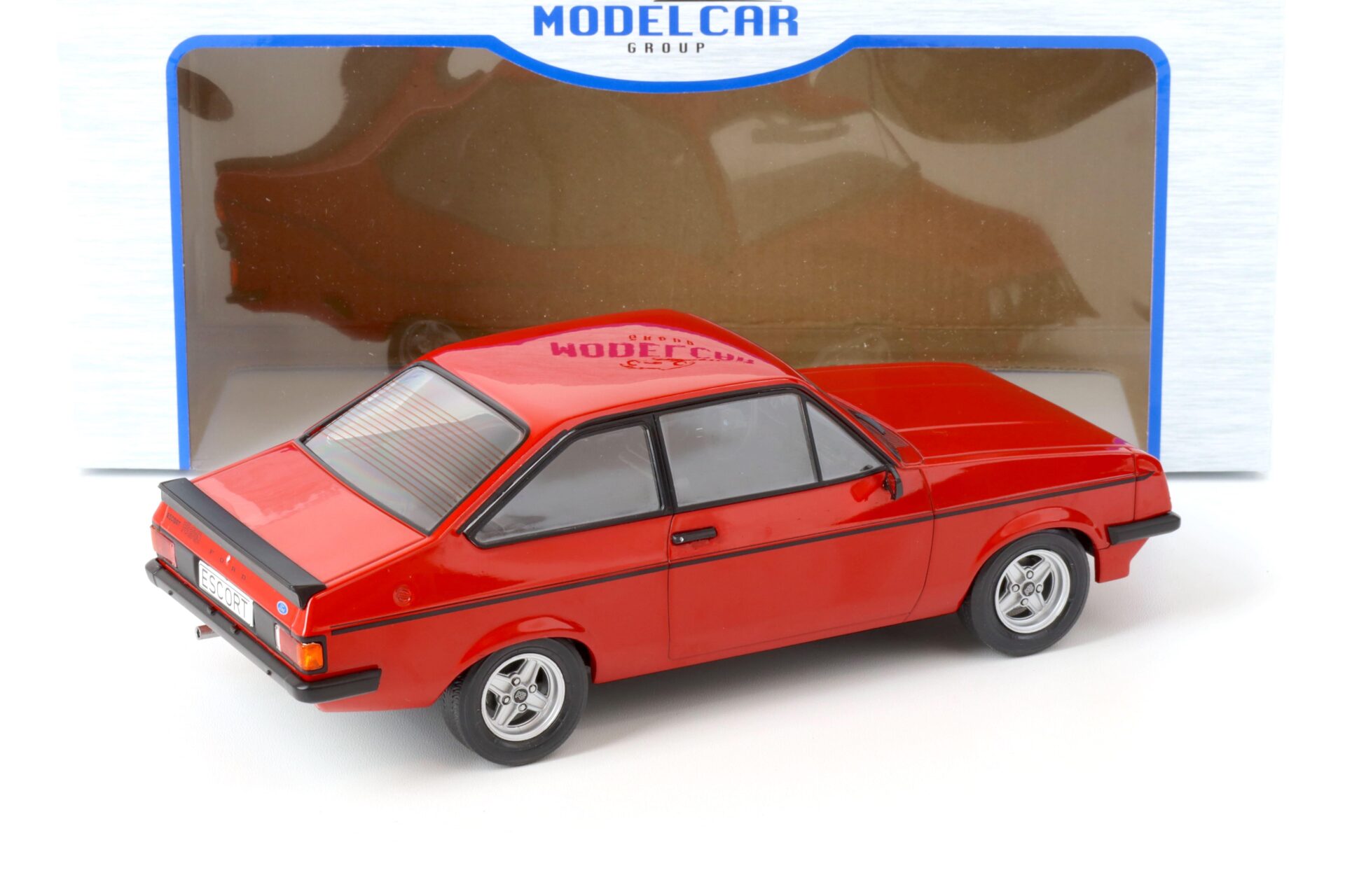 1:18 MCG Ford Escort MK II RS 2000 LHD red