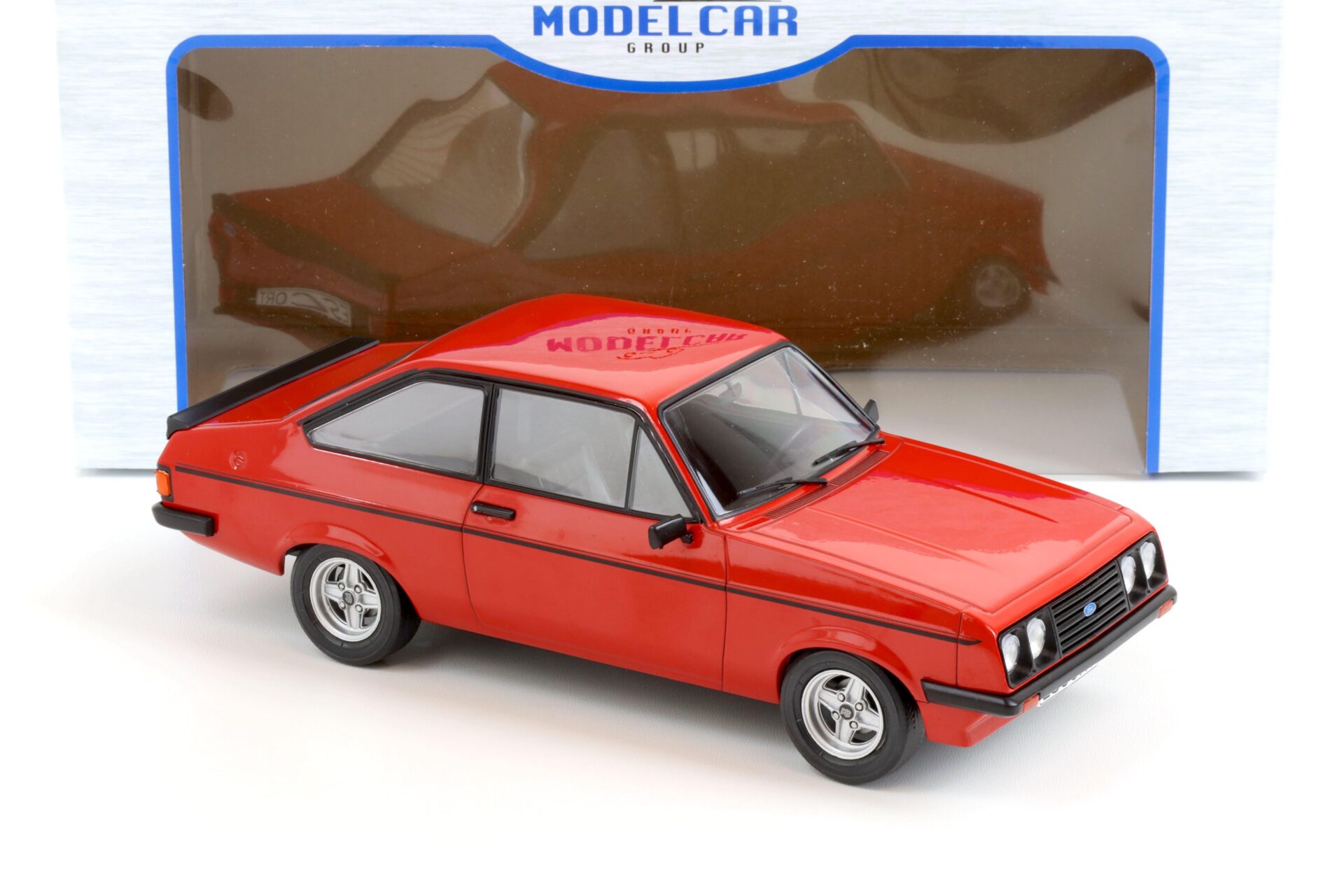 1:18 MCG Ford Escort MK II RS 2000 LHD red