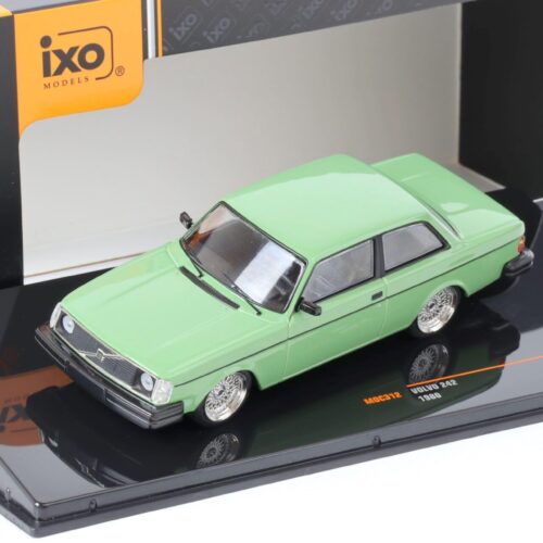 1:43 IXO Volvo 242 Custom green 1980
