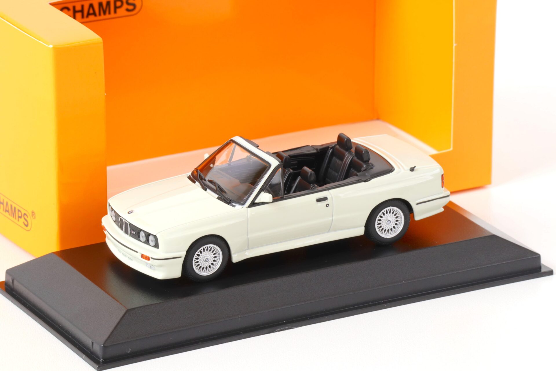 1:43 Minichamps BMW M3 E30 Cabriolet 1988 white