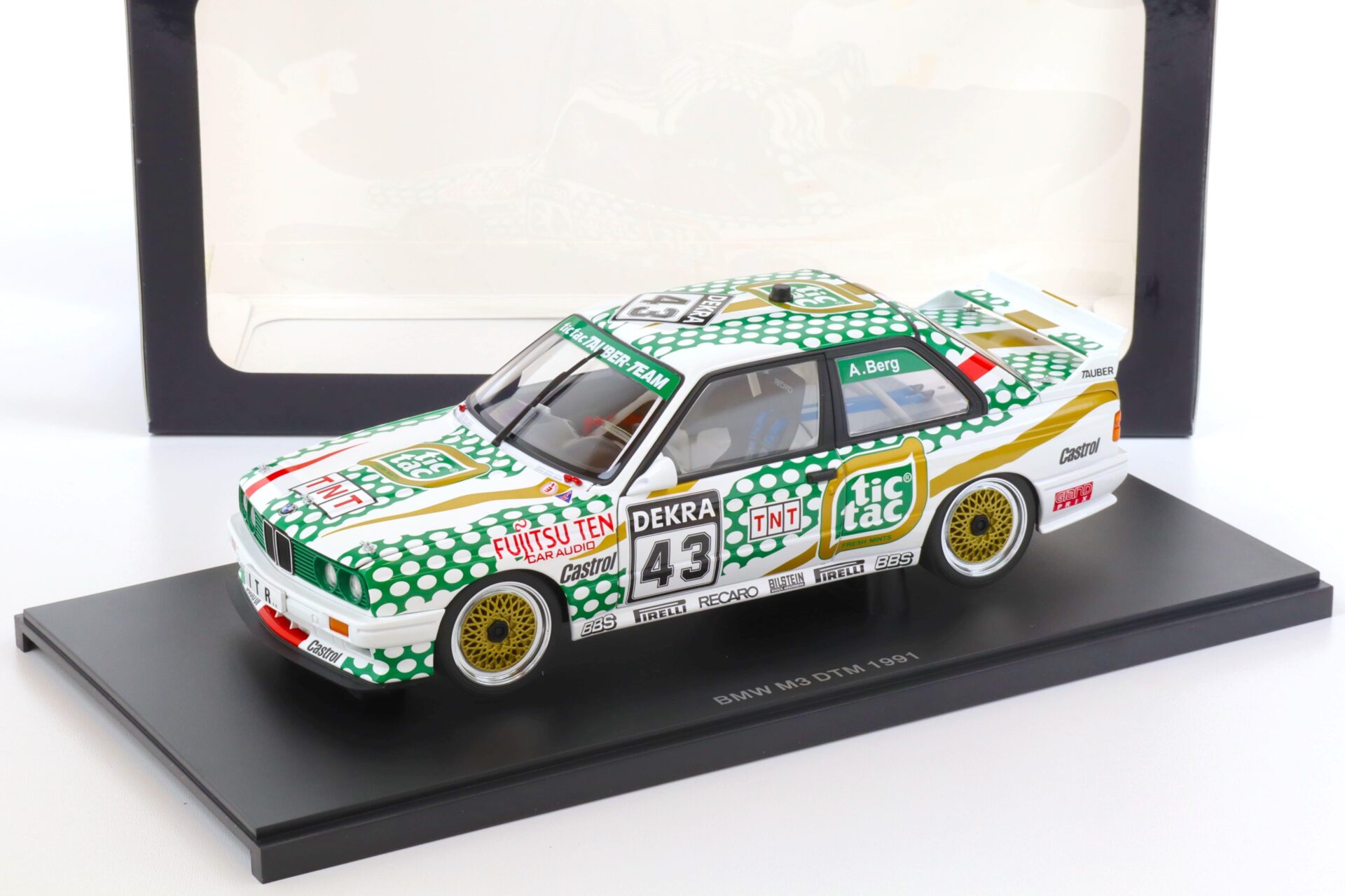 ID 67876 orig.jpg 1:18 AUTOart BMW M3 (E30) DTM 1991 TIC TAC A.Berg #43