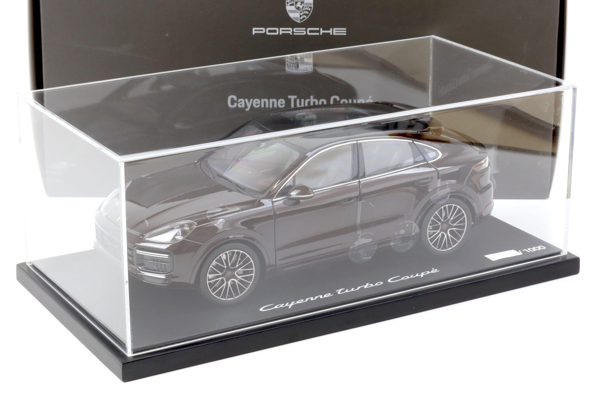 1:18 Norev Porsche Cayenne Turbo Coupe Mahagoni with display DEALER VERSION