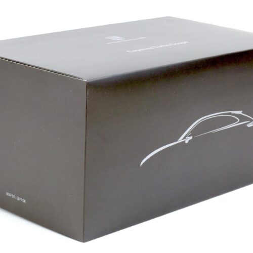 1:18 Norev Porsche Cayenne Turbo Coupe Mahagoni with display DEALER VERSION