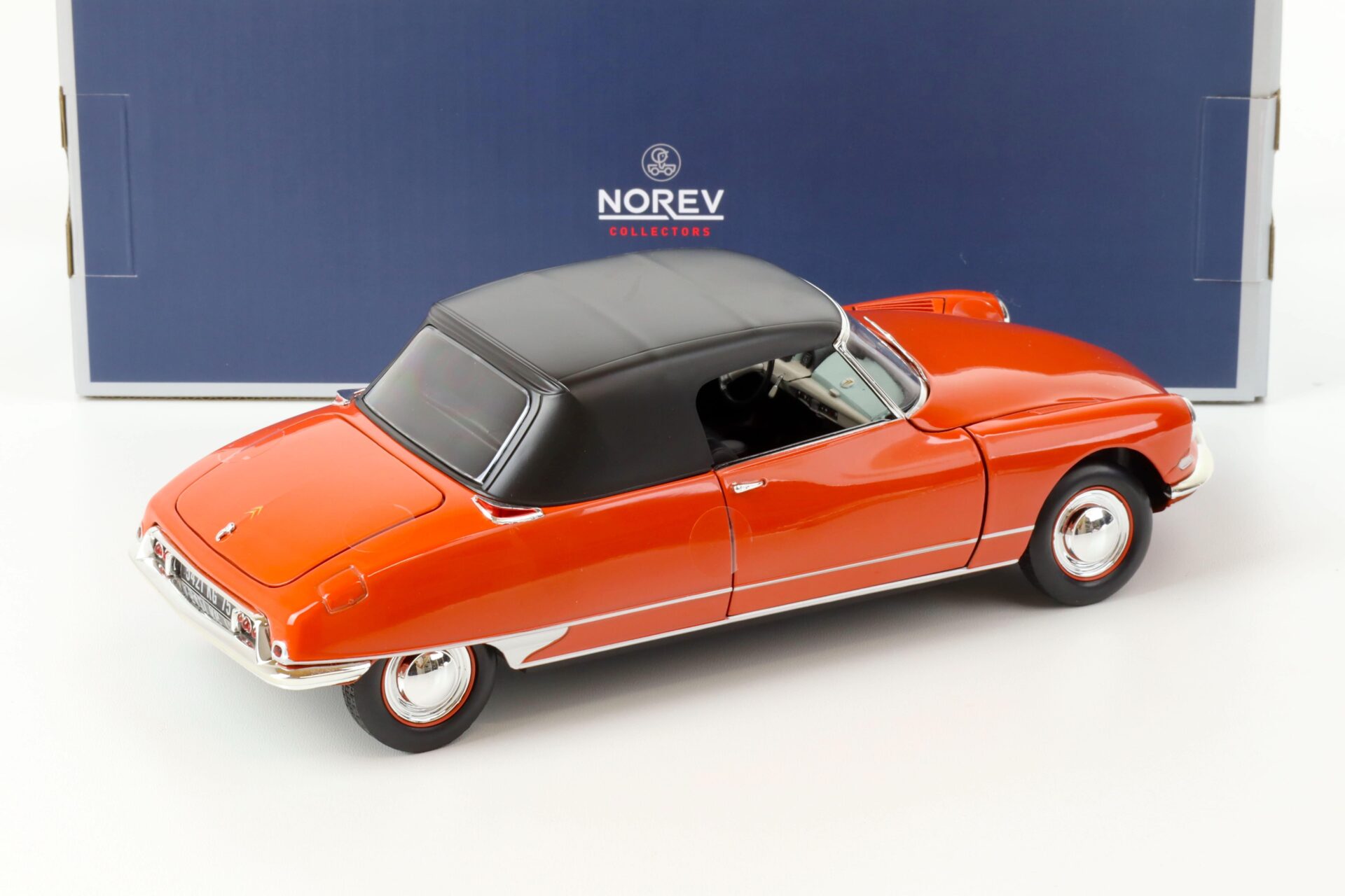 1:18 Norev Citroen DS 19 Cabriolet 1961 Corail red 181599