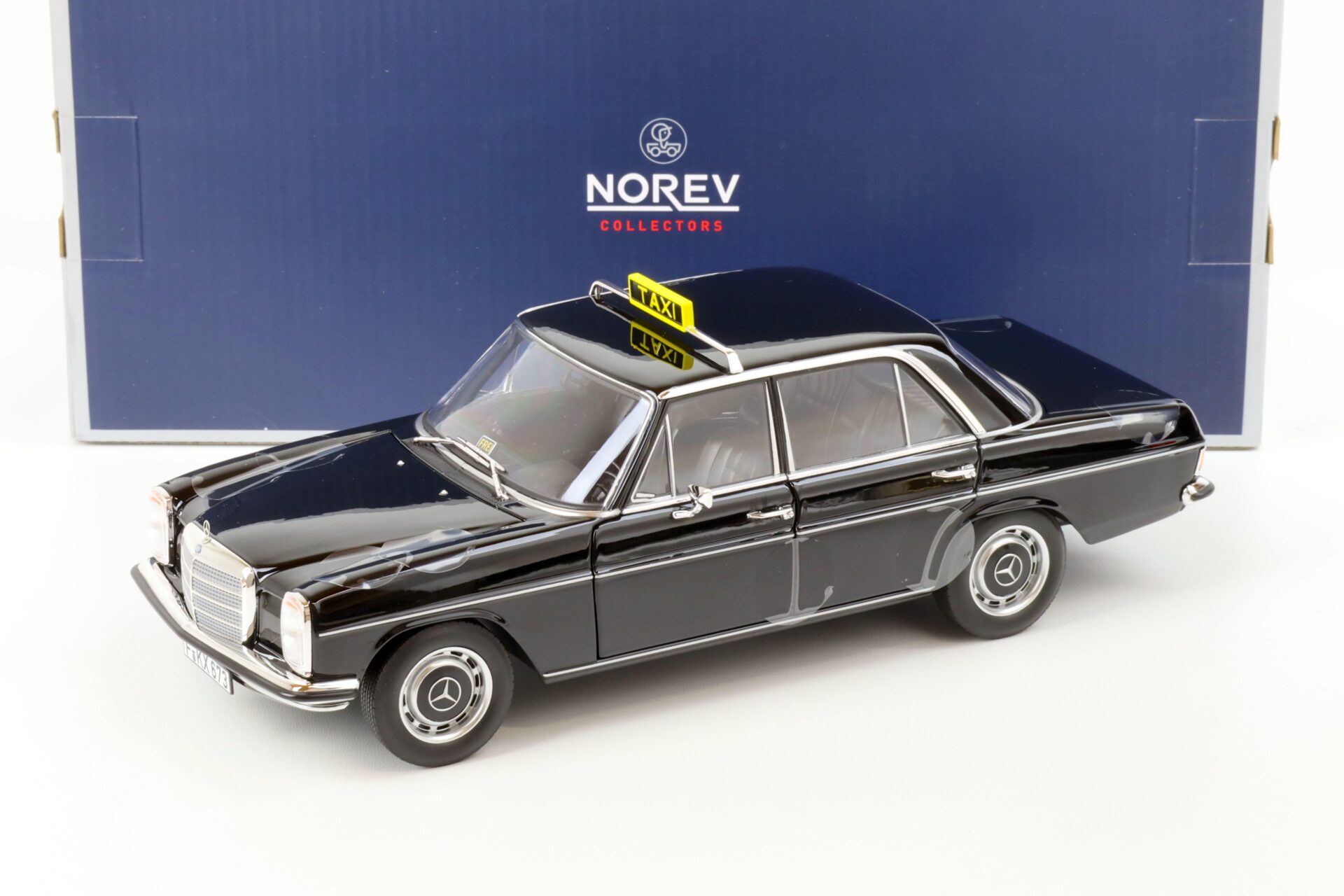 1:18 Norev Mercedes 200 Strich-Acht /8 Limousine W115 TAXI black 1968