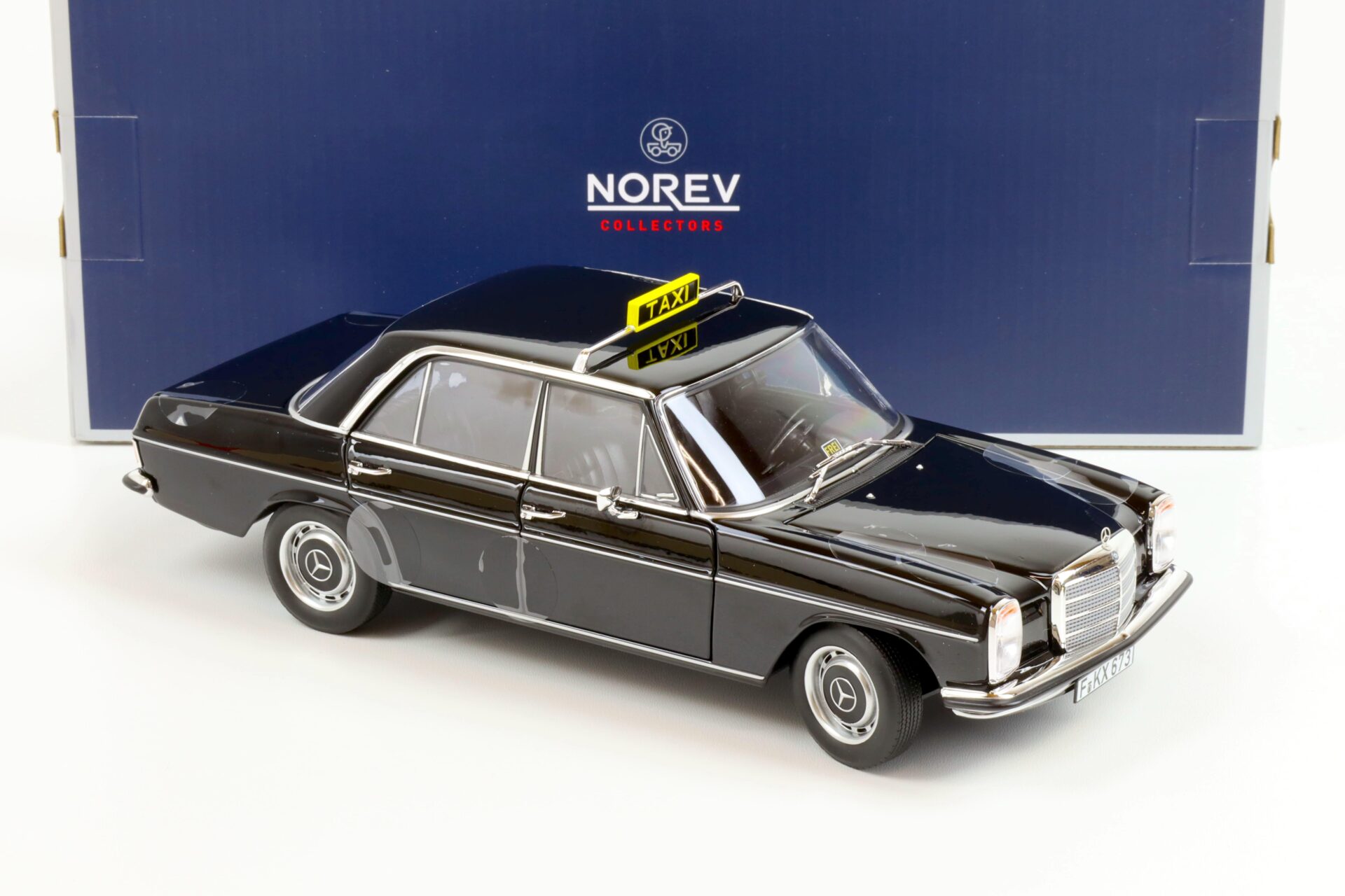 1:18 Norev Mercedes 200 Strich-Acht /8 Limousine W115 TAXI black 1968
