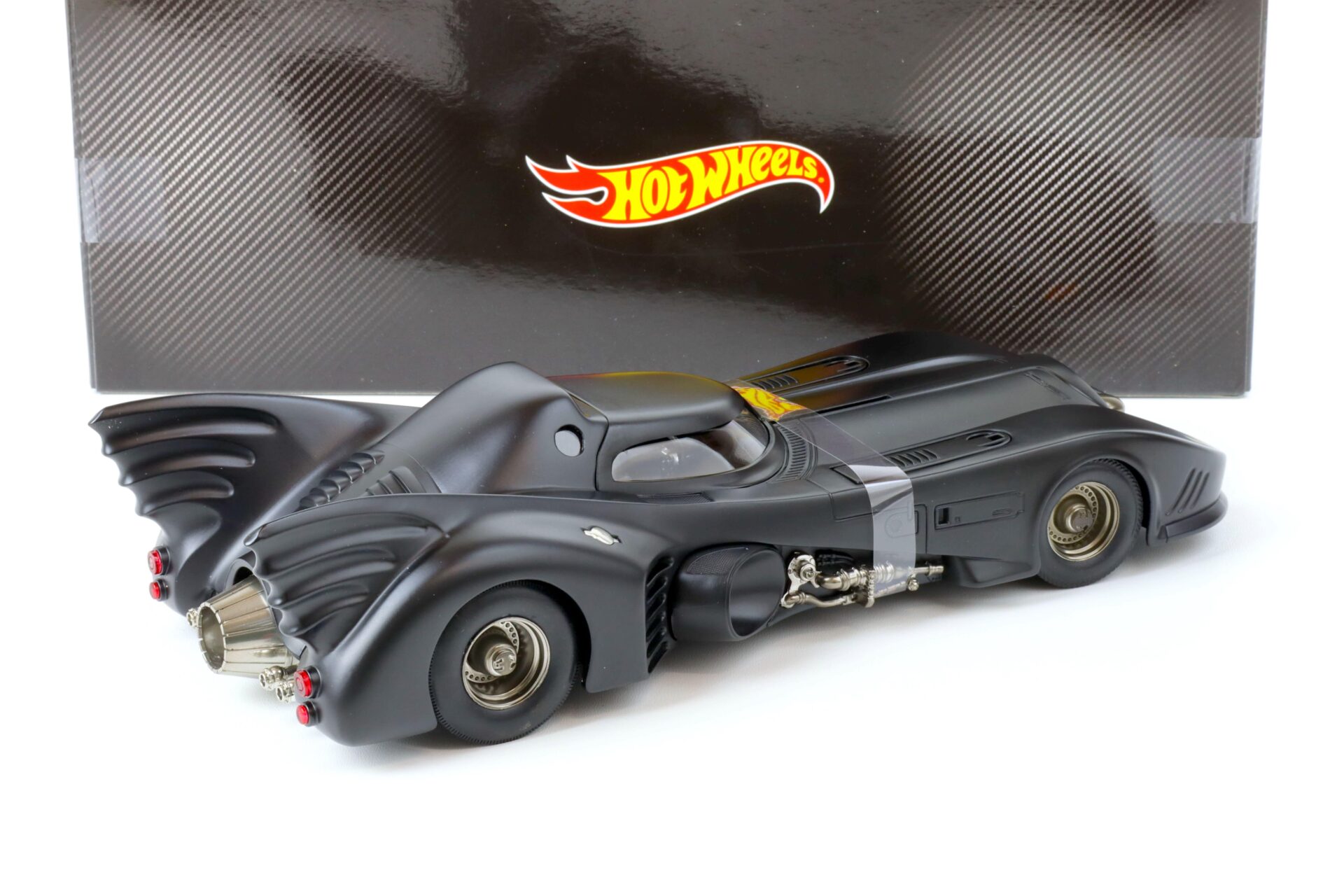 1:18 Hot Wheels Batman Returns Batmobile matt black CMC96