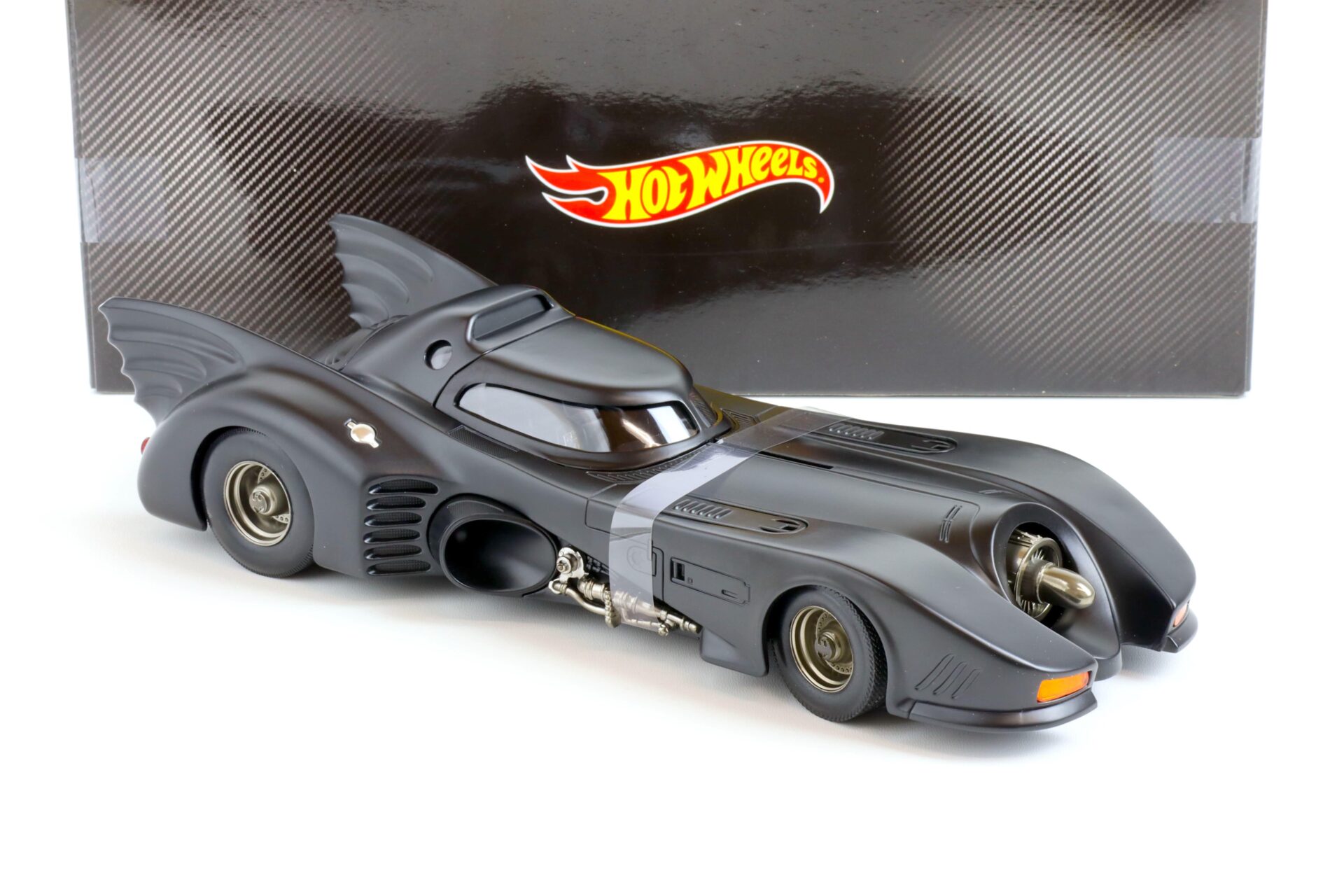 1:18 Hot Wheels Batman Returns Batmobile matt black CMC96