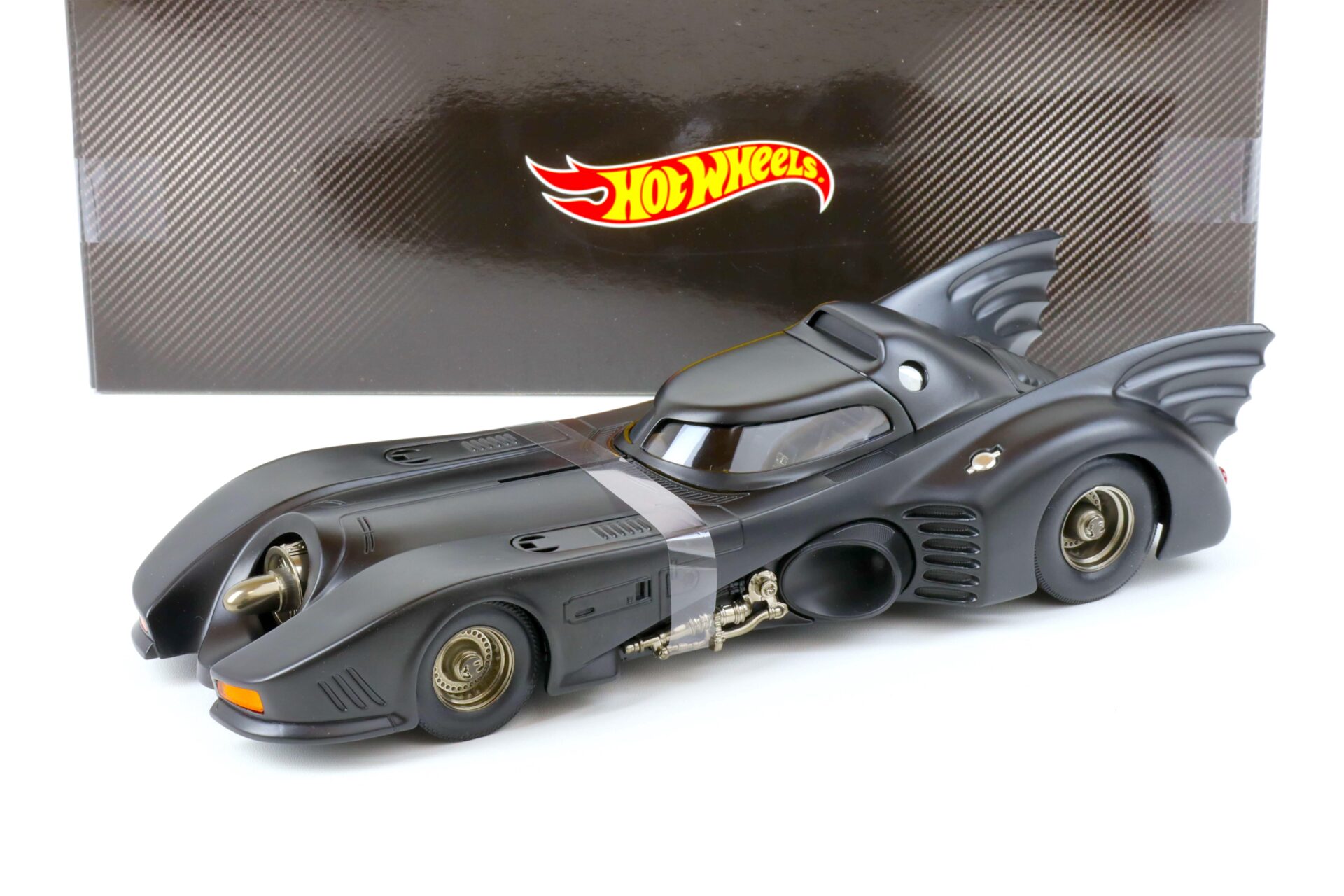 1:18 Hot Wheels Batman Returns Batmobile matt black CMC96