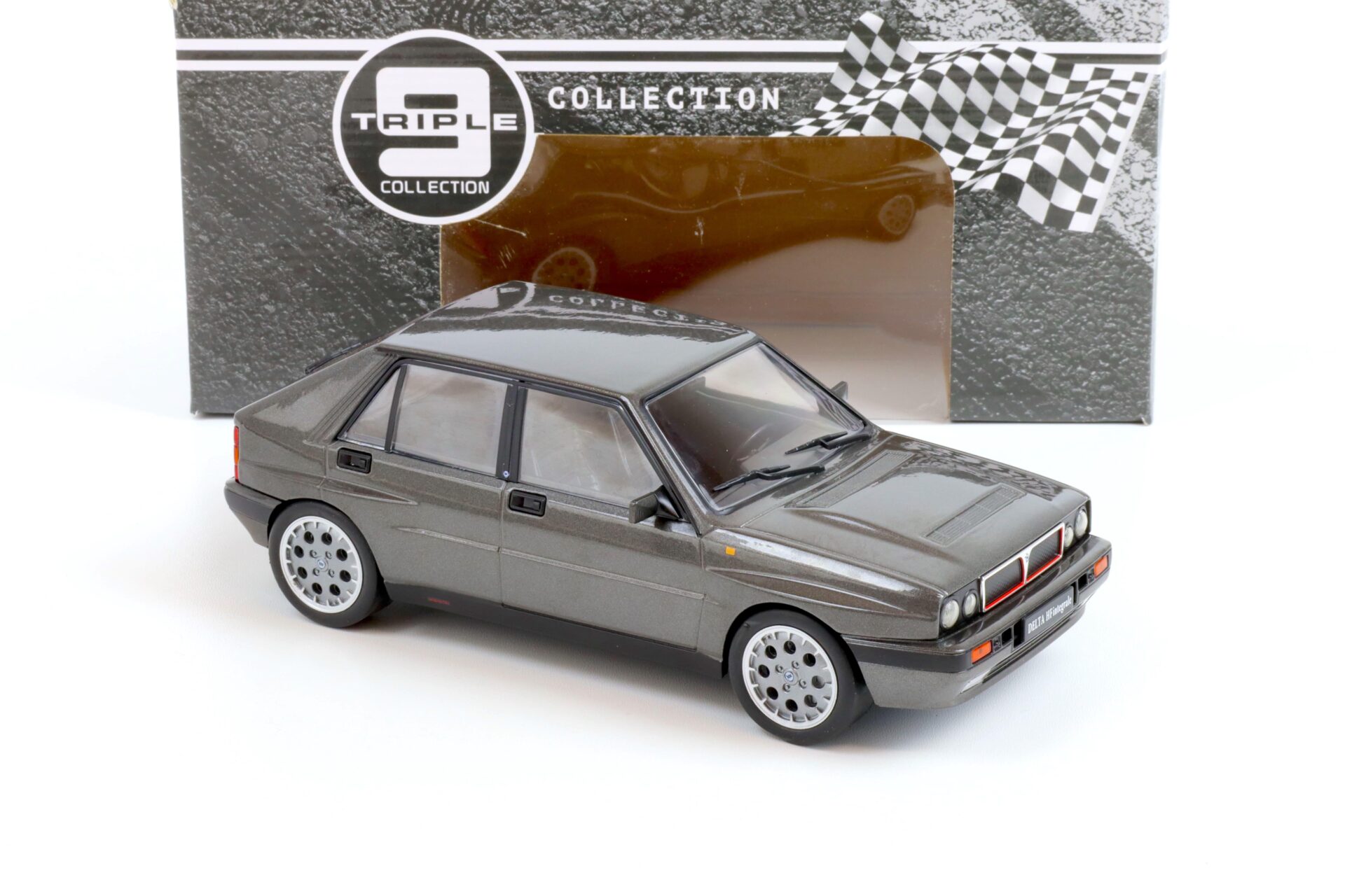 1:18 Triple9 Lancia Delta HF Integrale 16V grey 1990