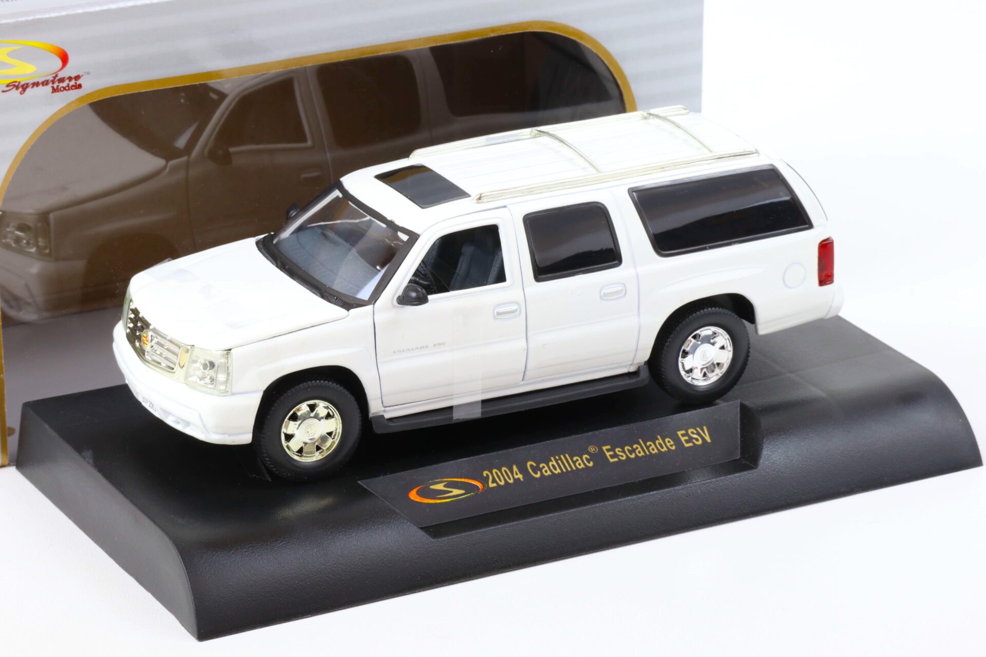 1:32 Signature Models 2004 Cadillac Escalade ESV white