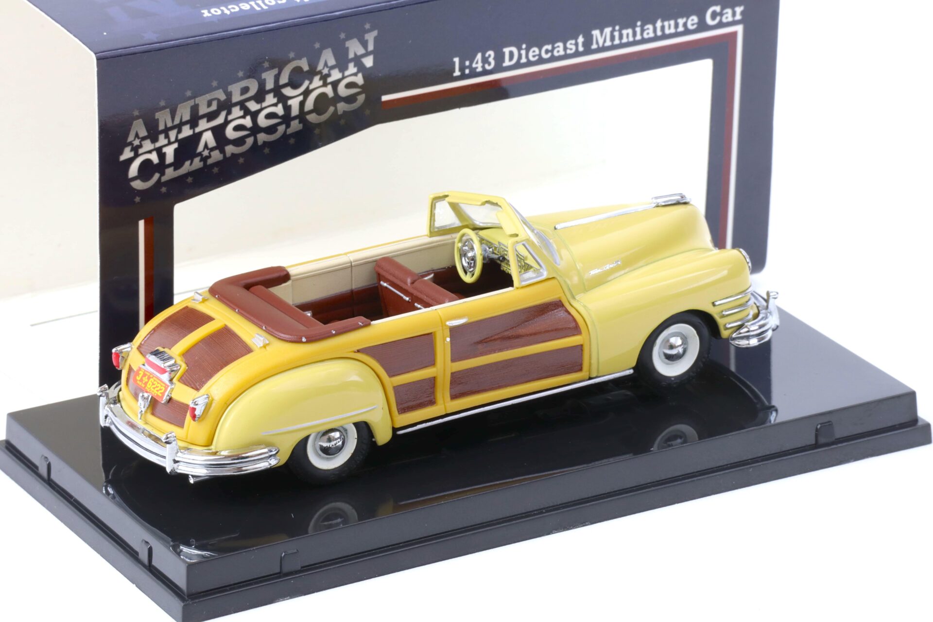1:43 Vitesse 1947 Chrysler Town and Country Convertible yellow Lustre