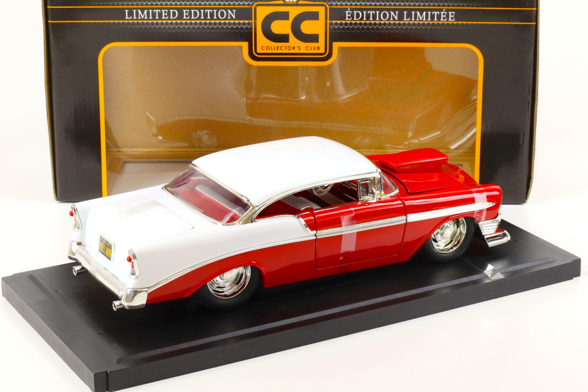 1:18 JADA Toys 1956 Chevrolet Bel Air Collectors Club red/ white