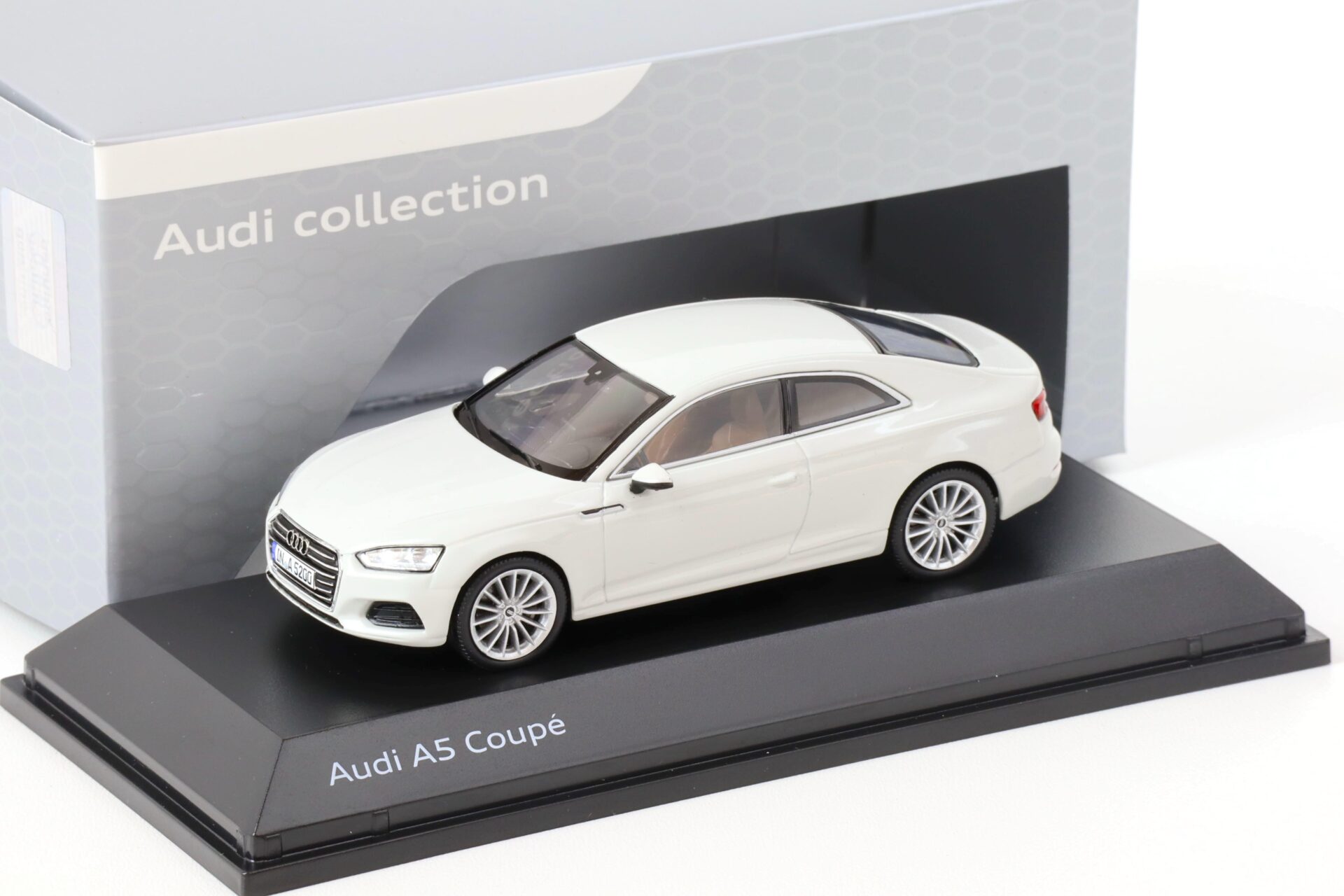 1:43 Spark Audi A5 Coupe Glacier white 2017 DEALER VERSION