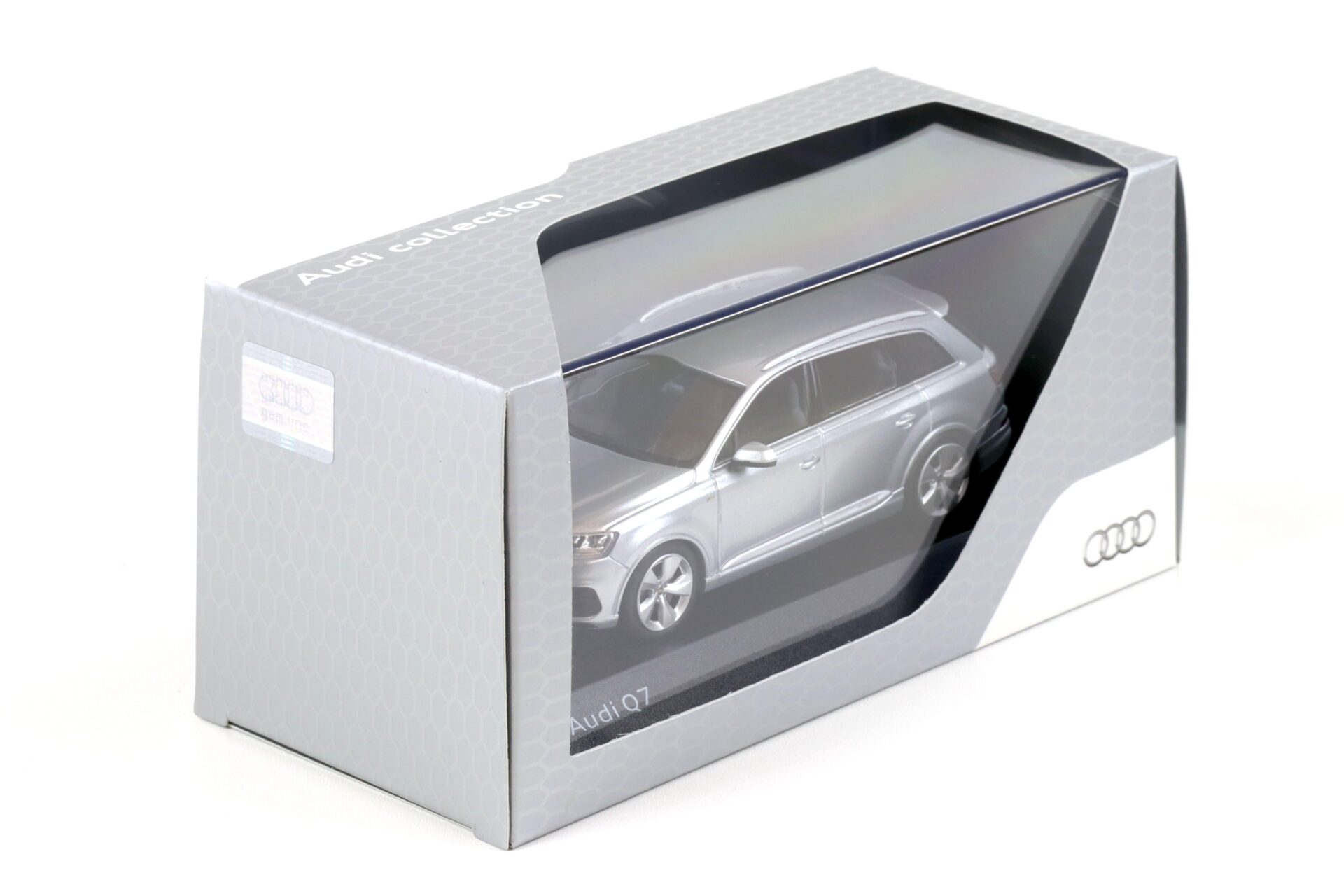 1:43 Spark Audi Q7 SUV Florett silver metallic 2015 DEALER VERSION