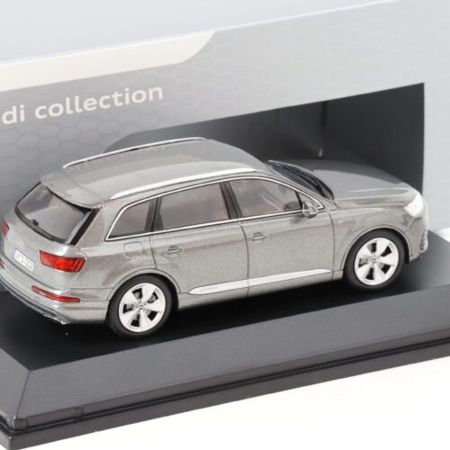 1:43 Spark Audi Q7 SUV Graphite grey metallic 2015 DEALER VERSION