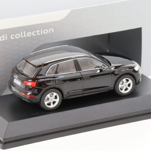 1:43 iScale Audi Q5 Myth black 2017 DEALER VERSION