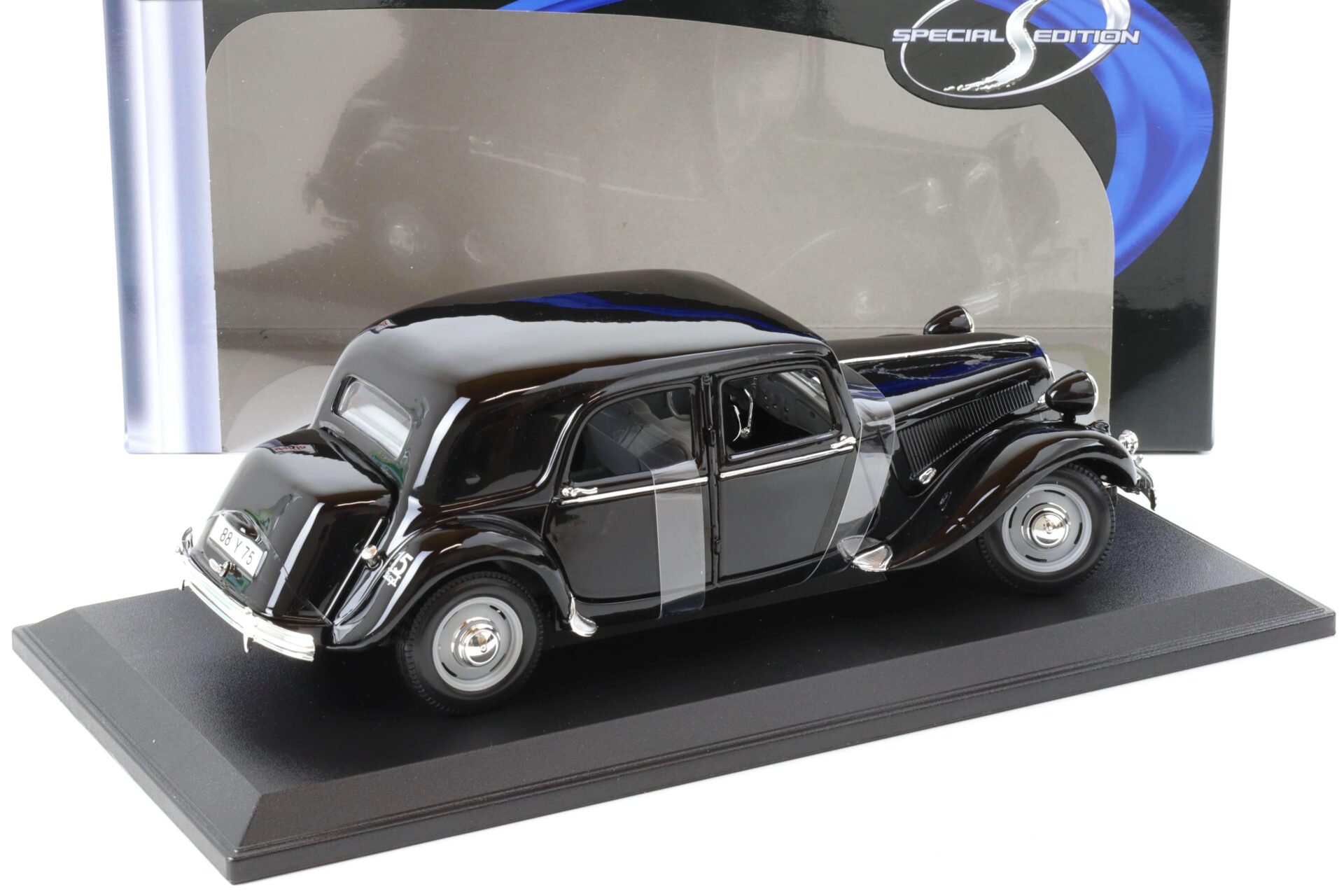 1:18 Maisto 1952 Citroen 15CV 6 Cyl. black
