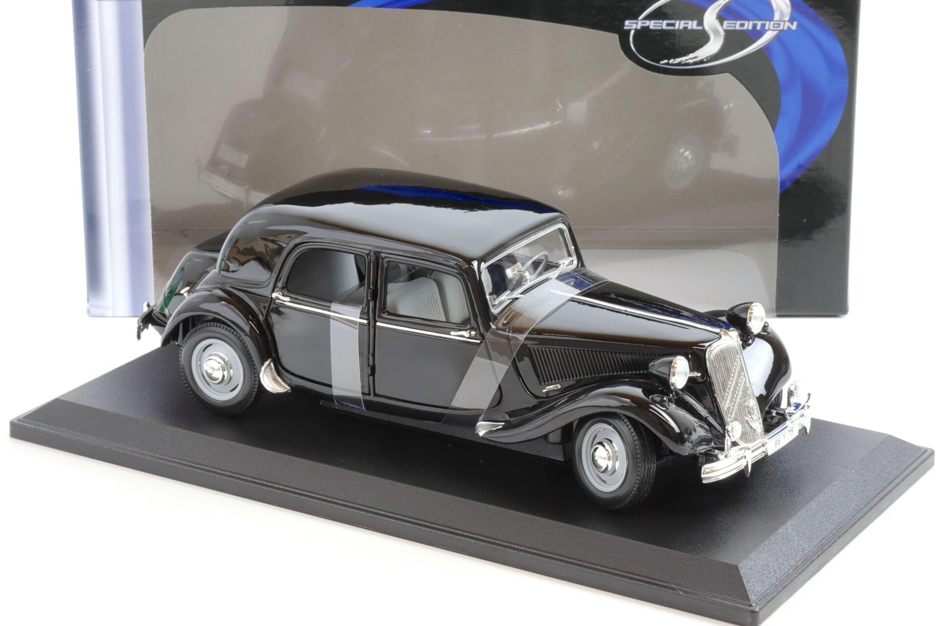 1:18 Maisto 1952 Citroen 15CV 6 Cyl. black