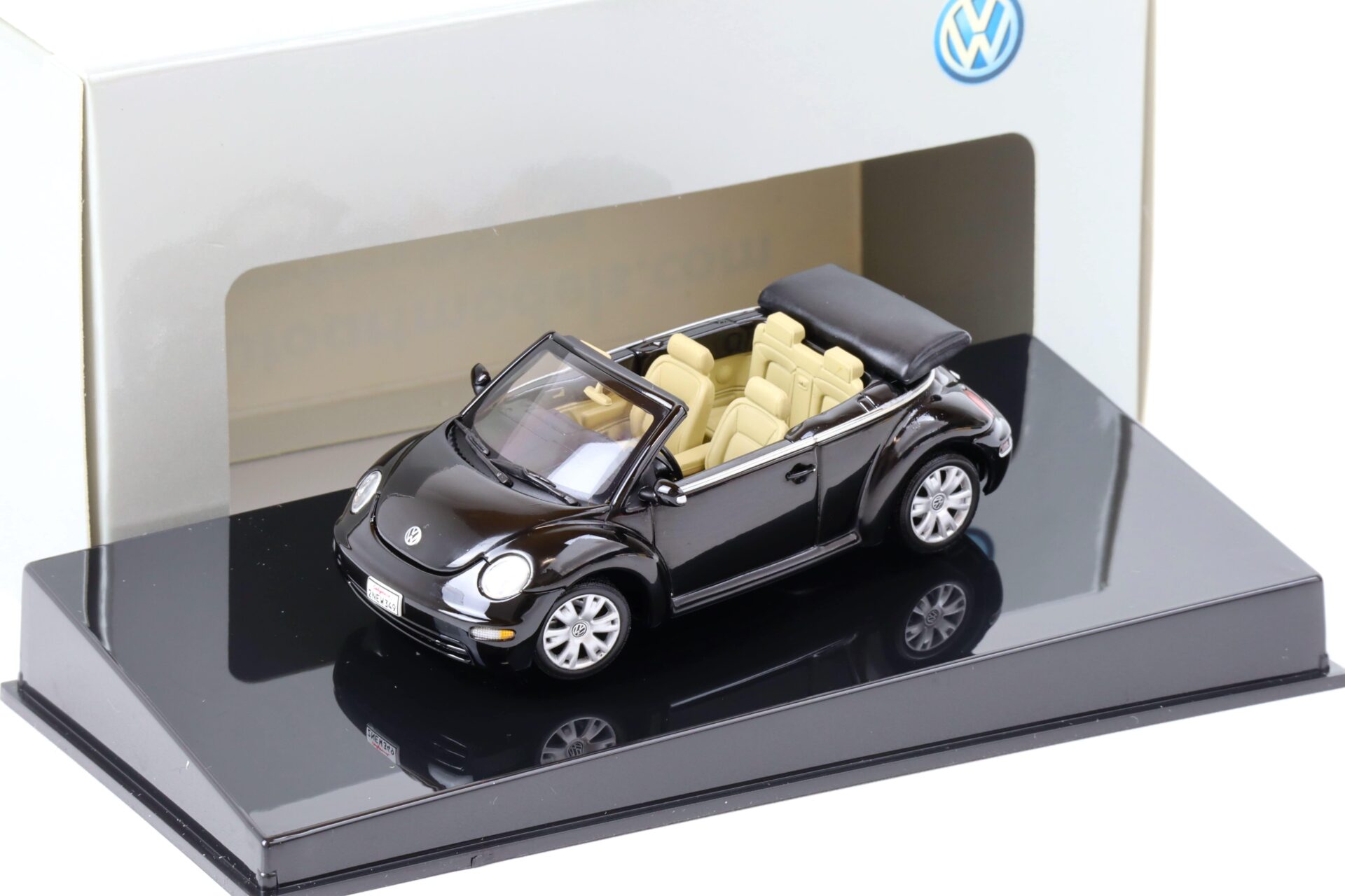 1:43 AUTOart VW NEW Beetle Cabriolet Piano black 59755