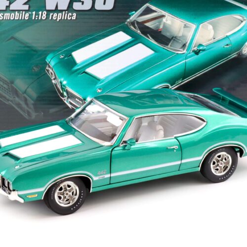 1:18 ACME 1972 Oldsmobile 442 W30 Coupe radiant green/ white