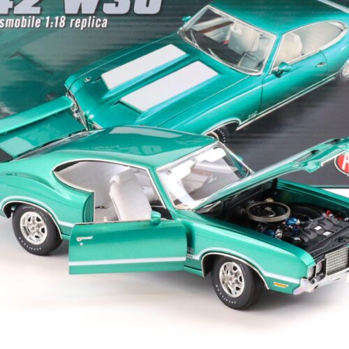 1:18 ACME 1972 Oldsmobile 442 W30 Coupe radiant green/ white