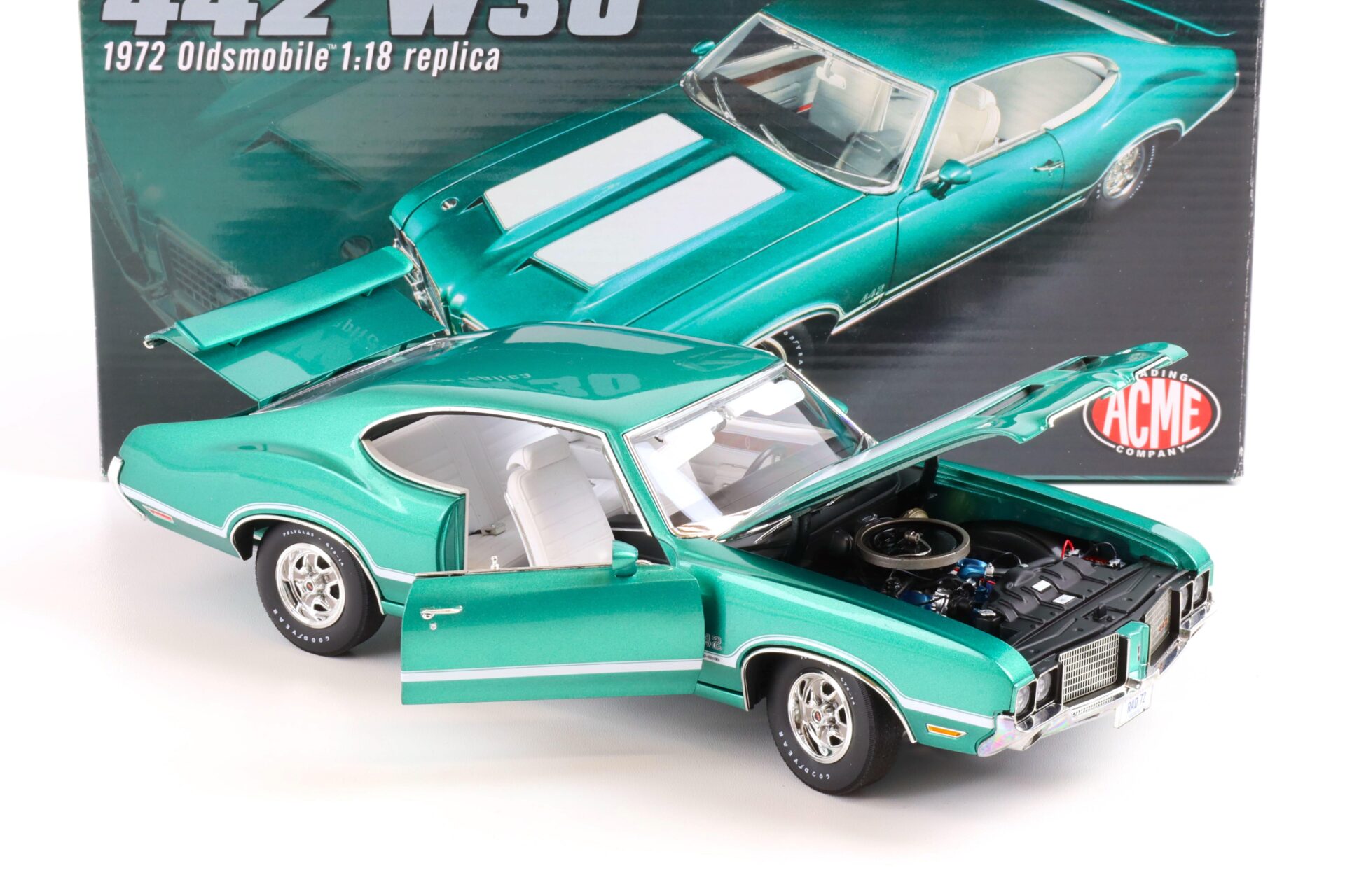 1:18 ACME 1972 Oldsmobile 442 W30 Coupe radiant green/ white