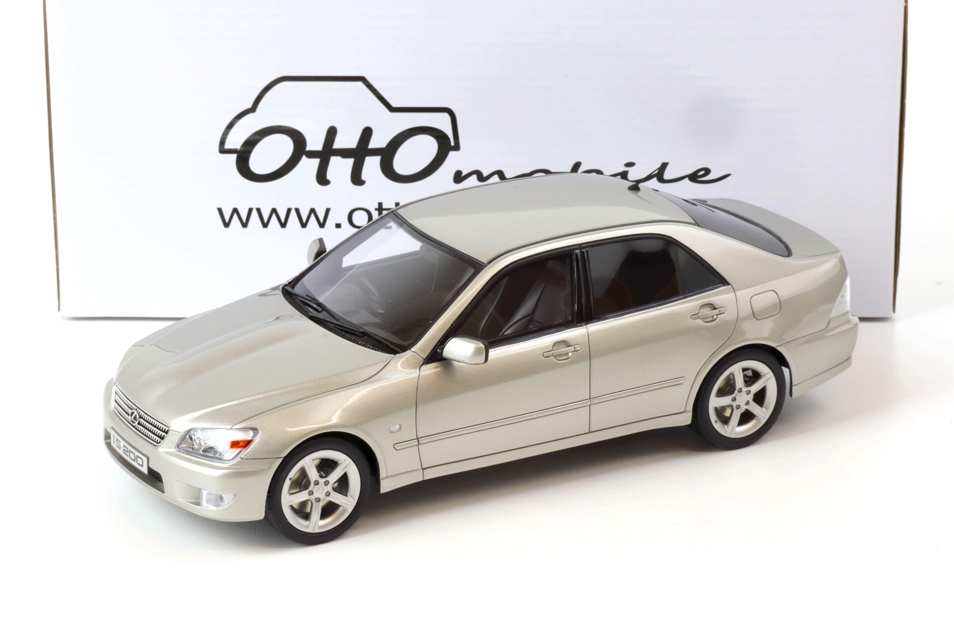 ID 69668 orig.jpg 1:18 OTTO mobile OT991 Lexus IS200 Limousine 1998 silver