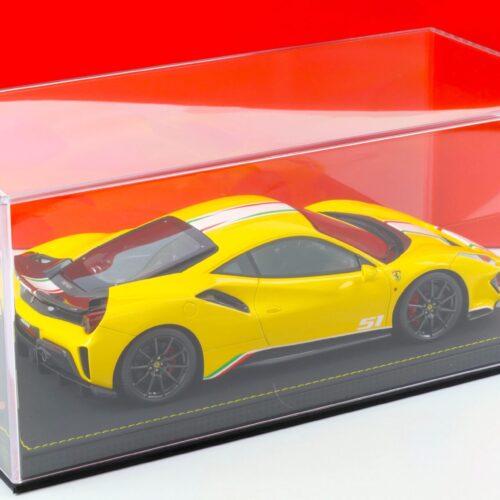 1:18 BBR Ferrari 488 Pista Piloti Ferrari Giallo Modena with display - Limited 168 pcs.