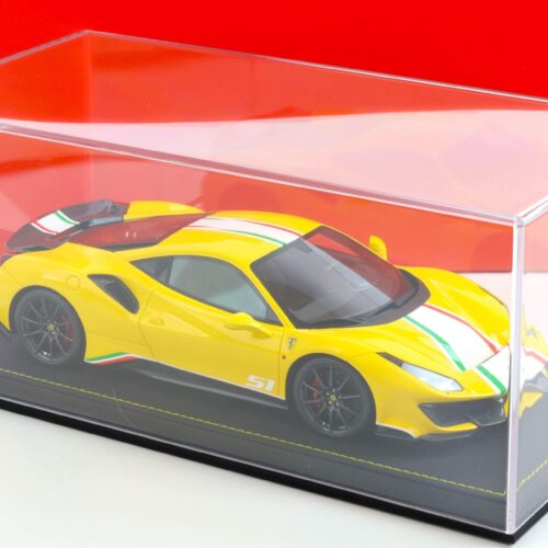 1:18 BBR Ferrari 488 Pista Piloti Ferrari Giallo Modena with display - Limited 168 pcs.