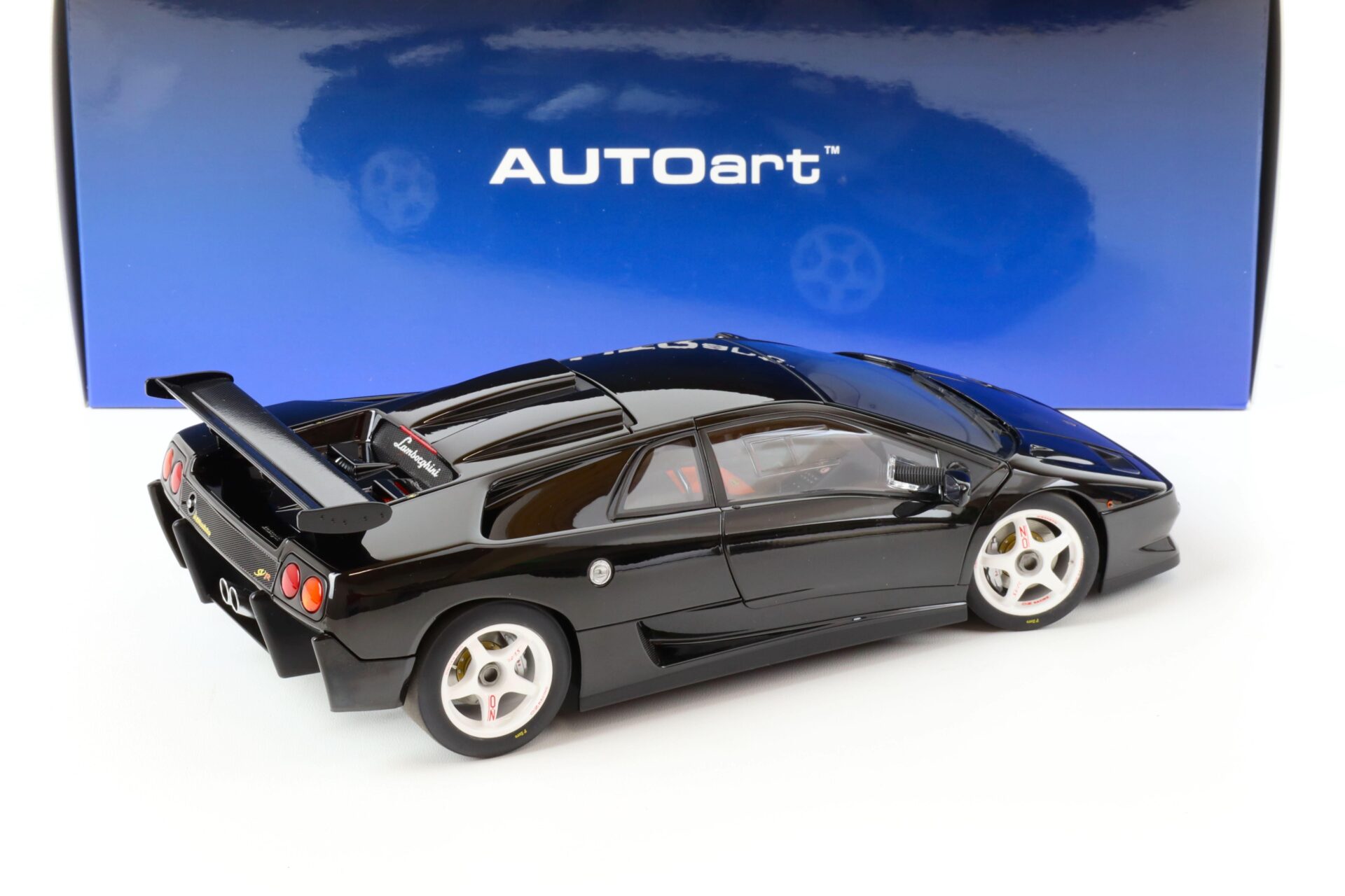 1:18 AUTOart Lamborghini Diablo SV-R 1996 deep black 79146