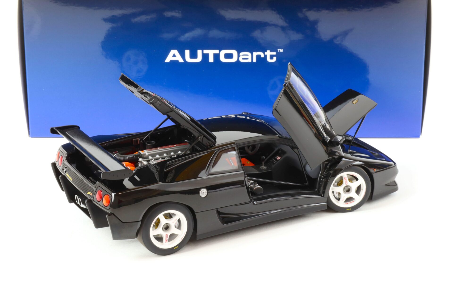 1:18 AUTOart Lamborghini Diablo SV-R 1996 deep black 79146